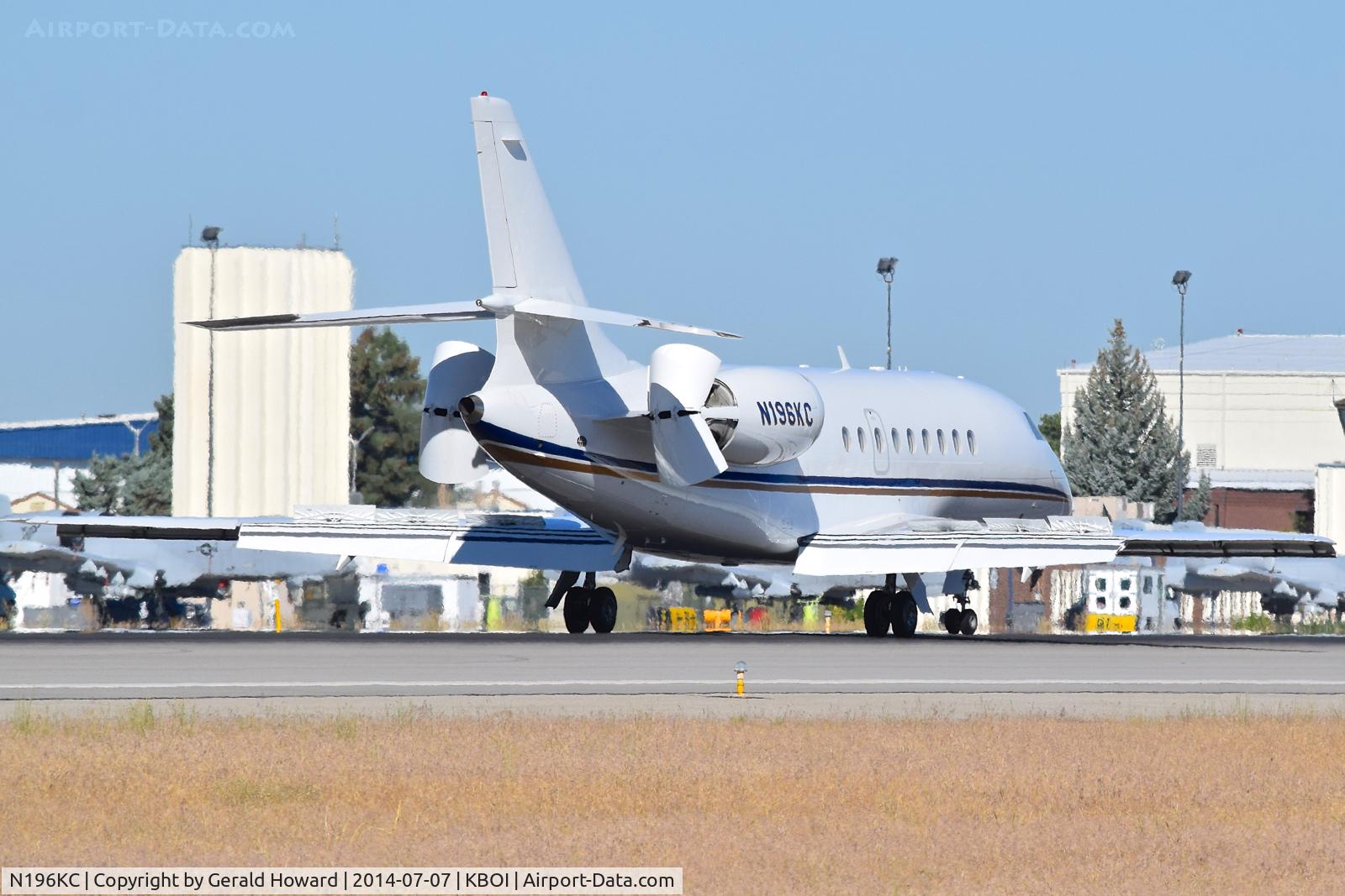 N196KC, 2002 Dassault Falcon 2000 C/N 195, Landing roll out on RWY 28L.