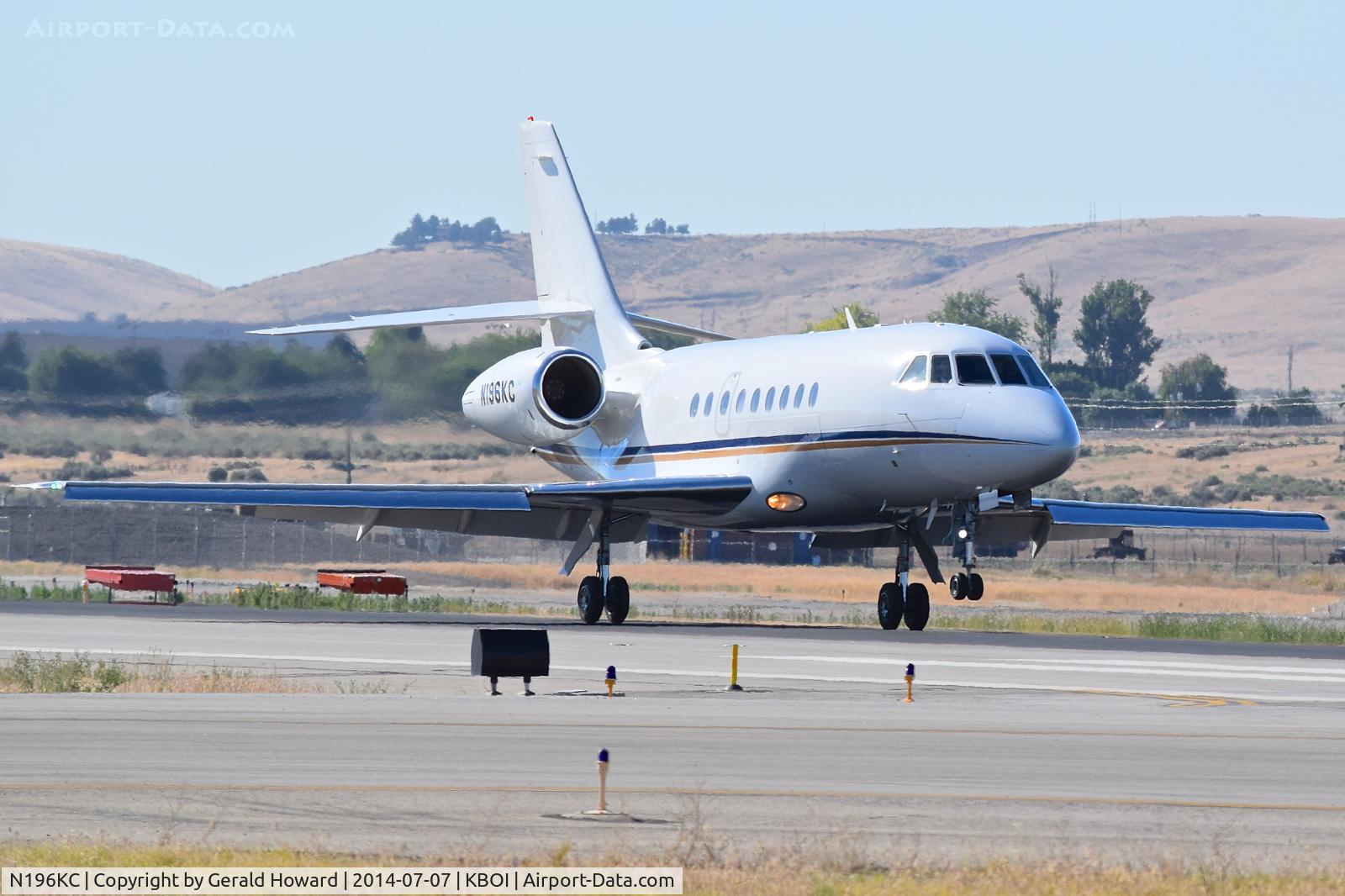 N196KC, 2002 Dassault Falcon 2000 C/N 195, Landing RWY 28L.