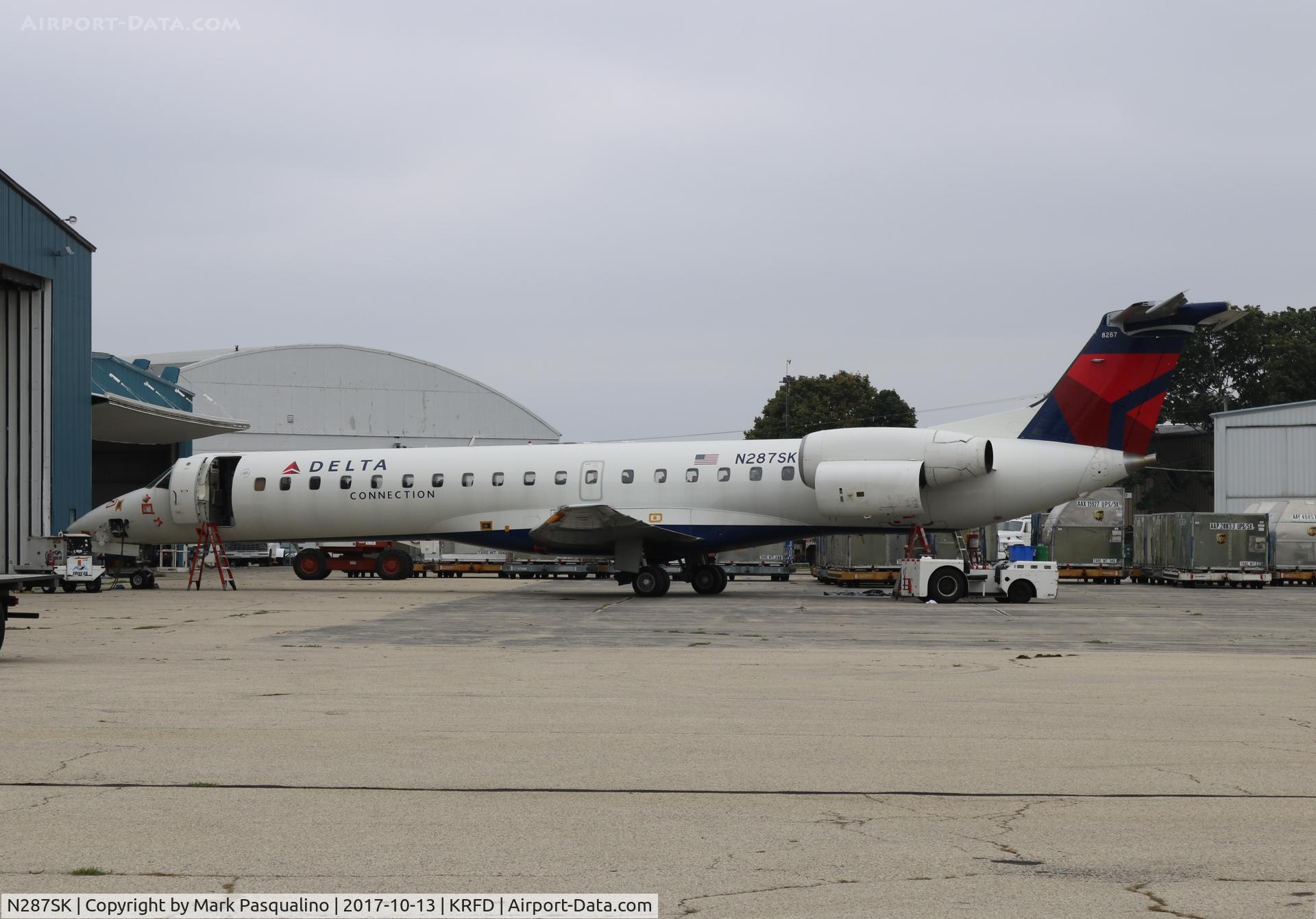 N287SK, 2001 Embraer ERJ-145LR (EMB-145LR) C/N 145460, EMB-145LR