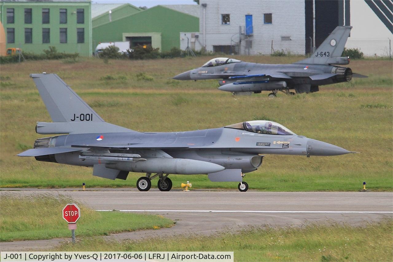 J-001, Fokker F-16AM Fighting Falcon C/N 6D-157, Fokker F-16AM Fighting Falcon, Taxiing to flight line, Landivisiau Naval Air Base (LFRJ) Tiger Meet 2017