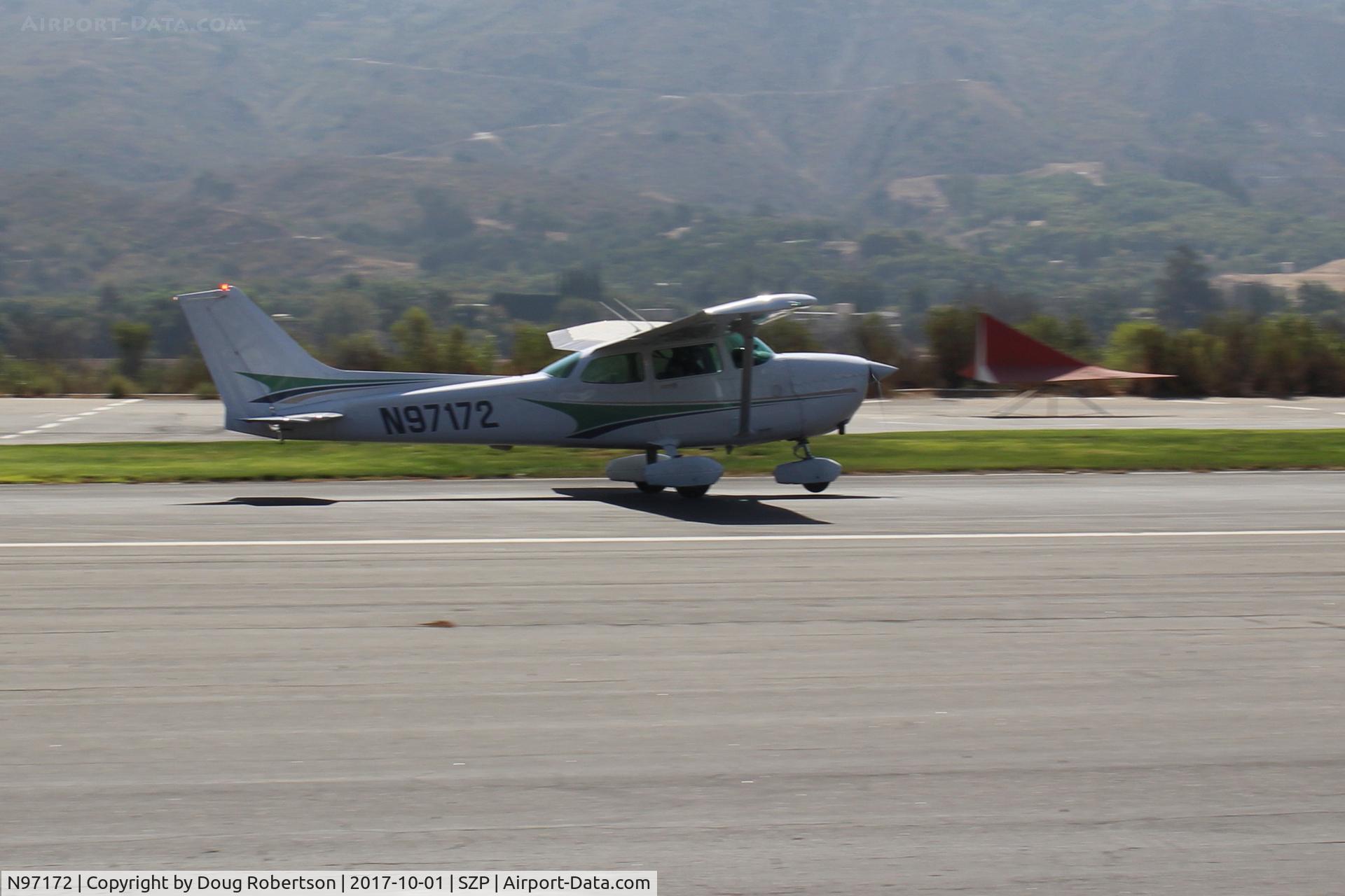 N97172, 1984 Cessna 172P C/N 17276162, 1984 Cessna 172P SKYHAWK, Lycoming O-320-D2J 160 Hp, landing roll Rwy 22
