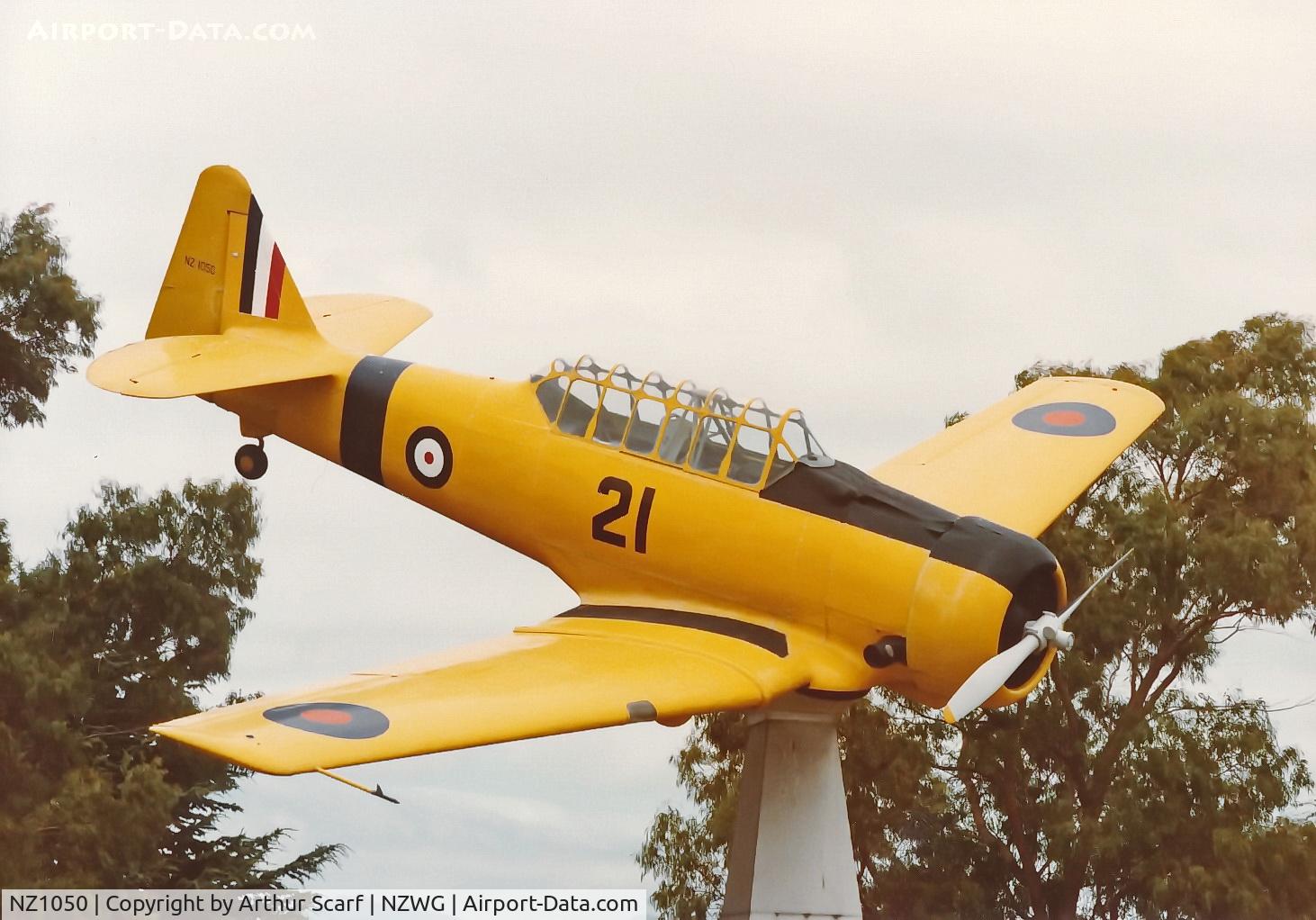 NZ1050, 1943 North American AT-6C Harvard IIA C/N 88-13907, NZ1050 marked 21 c.1986