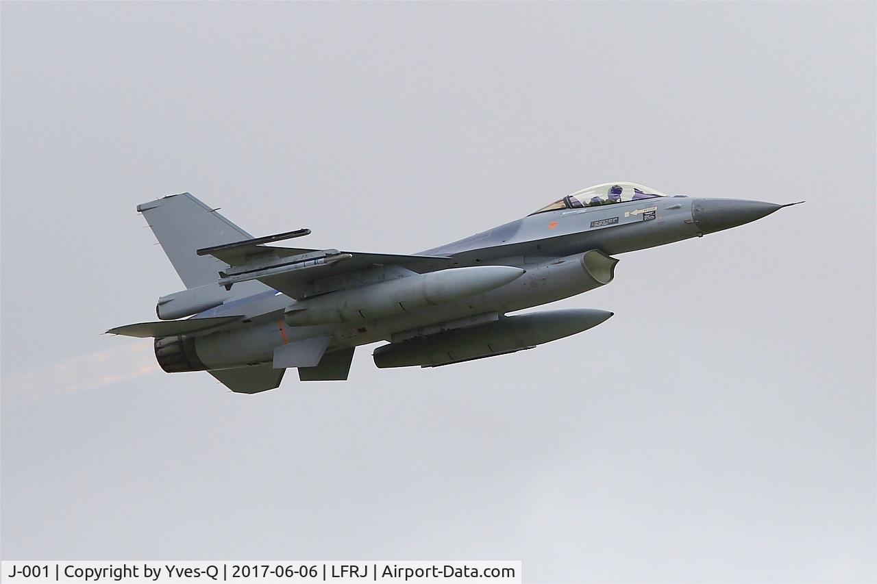 J-001, Fokker F-16AM Fighting Falcon C/N 6D-157, Fokker F-16AM Fighting Falcon, Take off rwy 26, Landivisiau Naval Air Base (LFRJ) Tiger Meet 2017