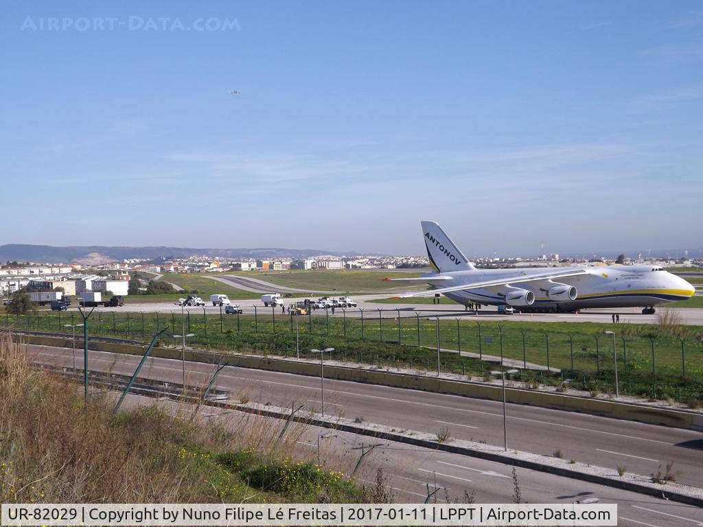 UR-82029, 1991 Antonov An-124-100 Ruslan C/N 19530502630/0210, At the ramp.