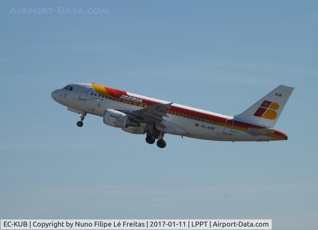 EC-KUB, 2008 Airbus A319-111 C/N 3651, Taking-off.
