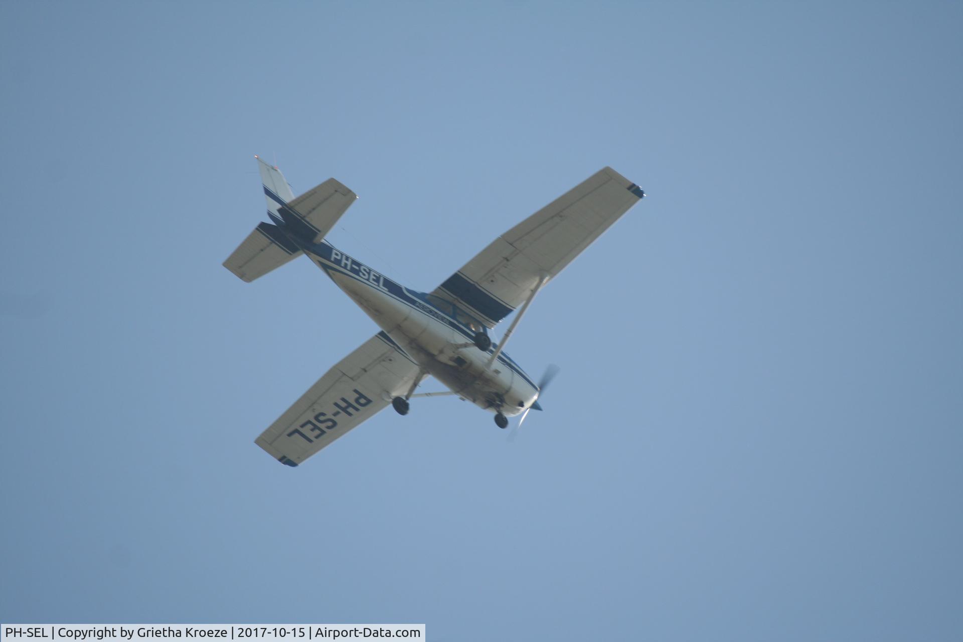 PH-SEL, 1980 Cessna 172P C/N 17274194, Flying over Ridderkerk