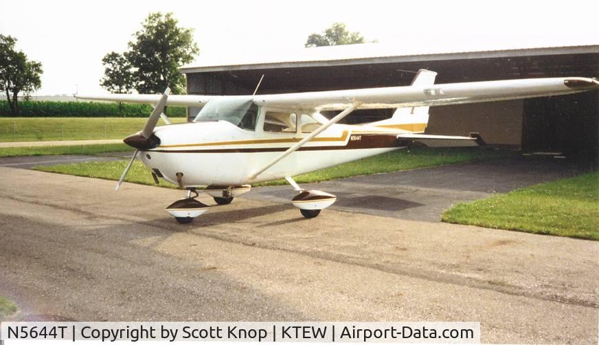 N5644T, 1964 Cessna 172E C/N 17251544, Returned to home field after Purchasing in Mountain View, Arkansas.