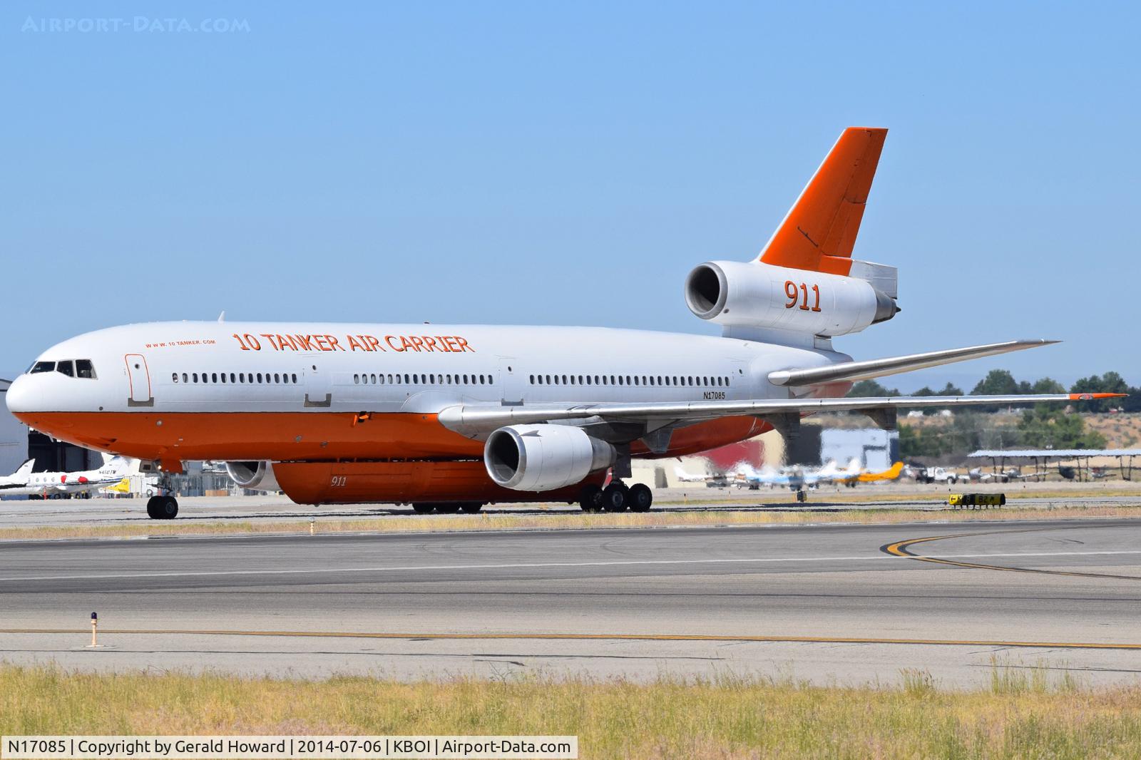 N17085, 1975 McDonnell Douglas DC-10-30 C/N 47957, Taxiing on Bravo.