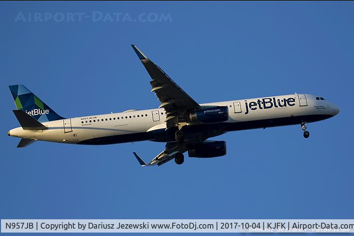 N957JB, 2015 Airbus A321-231 C/N 6809, Airbus A321-231  