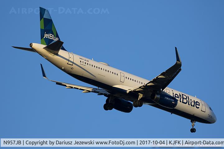 N957JB, 2015 Airbus A321-231 C/N 6809, Airbus A321-231  