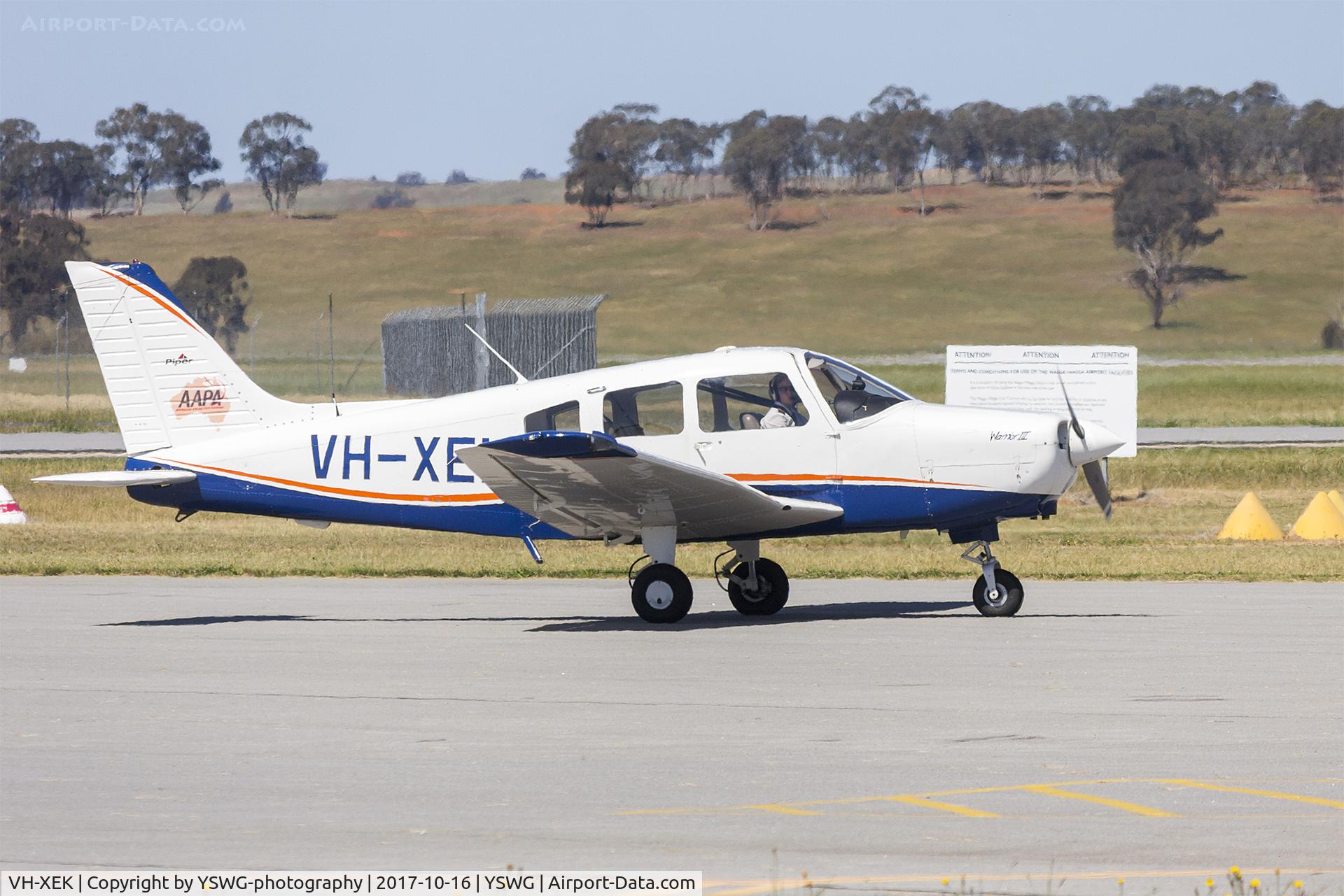 VH-XEK, 1987 Piper PA-28-161 Cherokee Warrior III C/N 2842352, Australian Airline Pilot Academy (VH-XEK) Piper PA-28-161 Cherokee Warrior III at taxiing Wagga Wagga Airport.