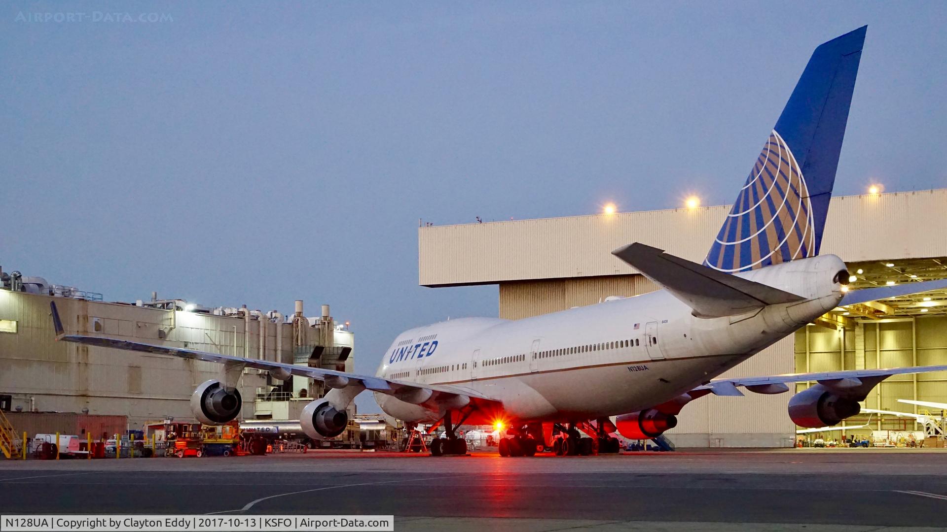 N128UA, 2000 Boeing 747-422 C/N 30023, SFO 2017.