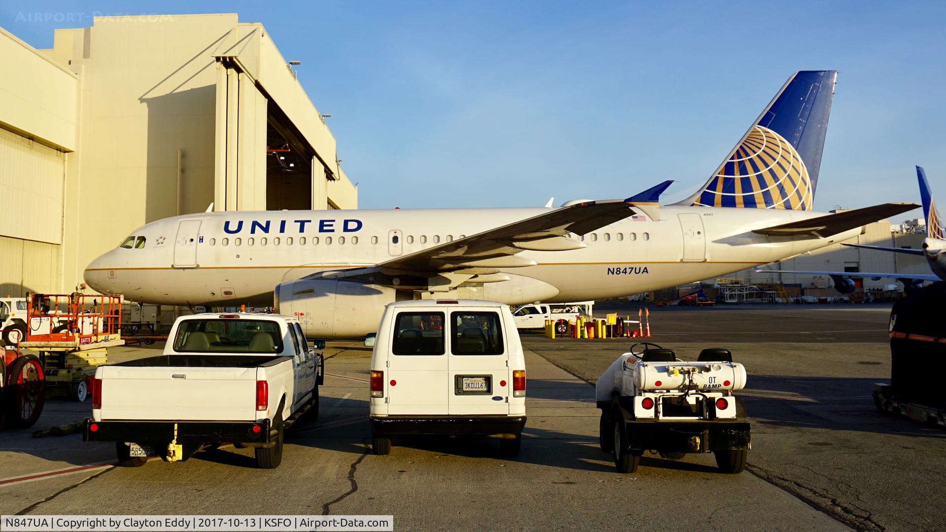 N847UA, 2001 Airbus A319-131 C/N 1627, SFO 2017.