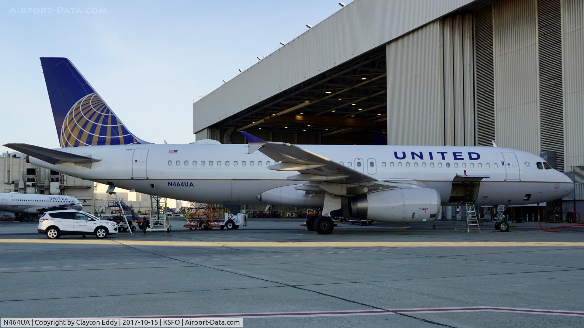 N464UA, 2000 Airbus A320-232 C/N 1290, SFO 2017.