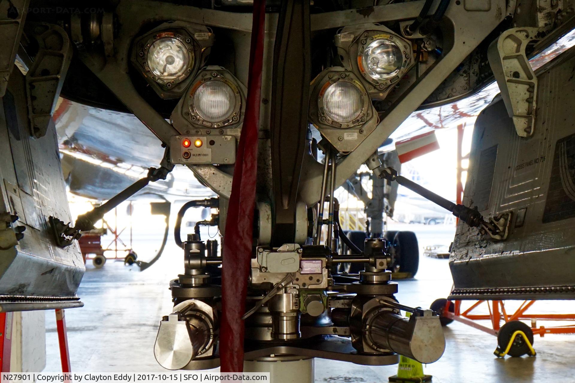 N27901, 2012 Boeing 787-8 Dreamliner C/N 34821, Nose landing gear. SFO 2017.