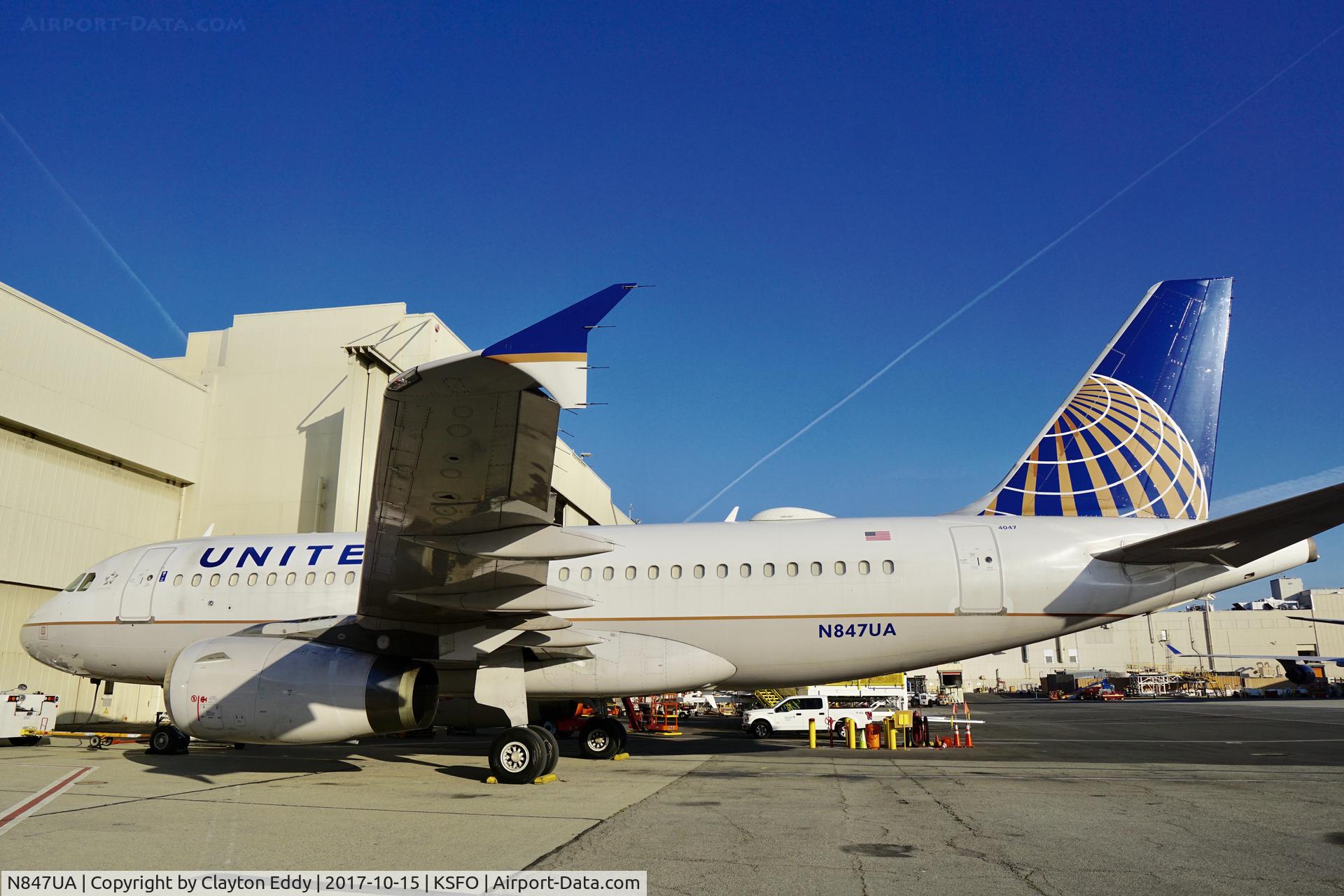 N847UA, 2001 Airbus A319-131 C/N 1627, Livermore Airport California 2017.