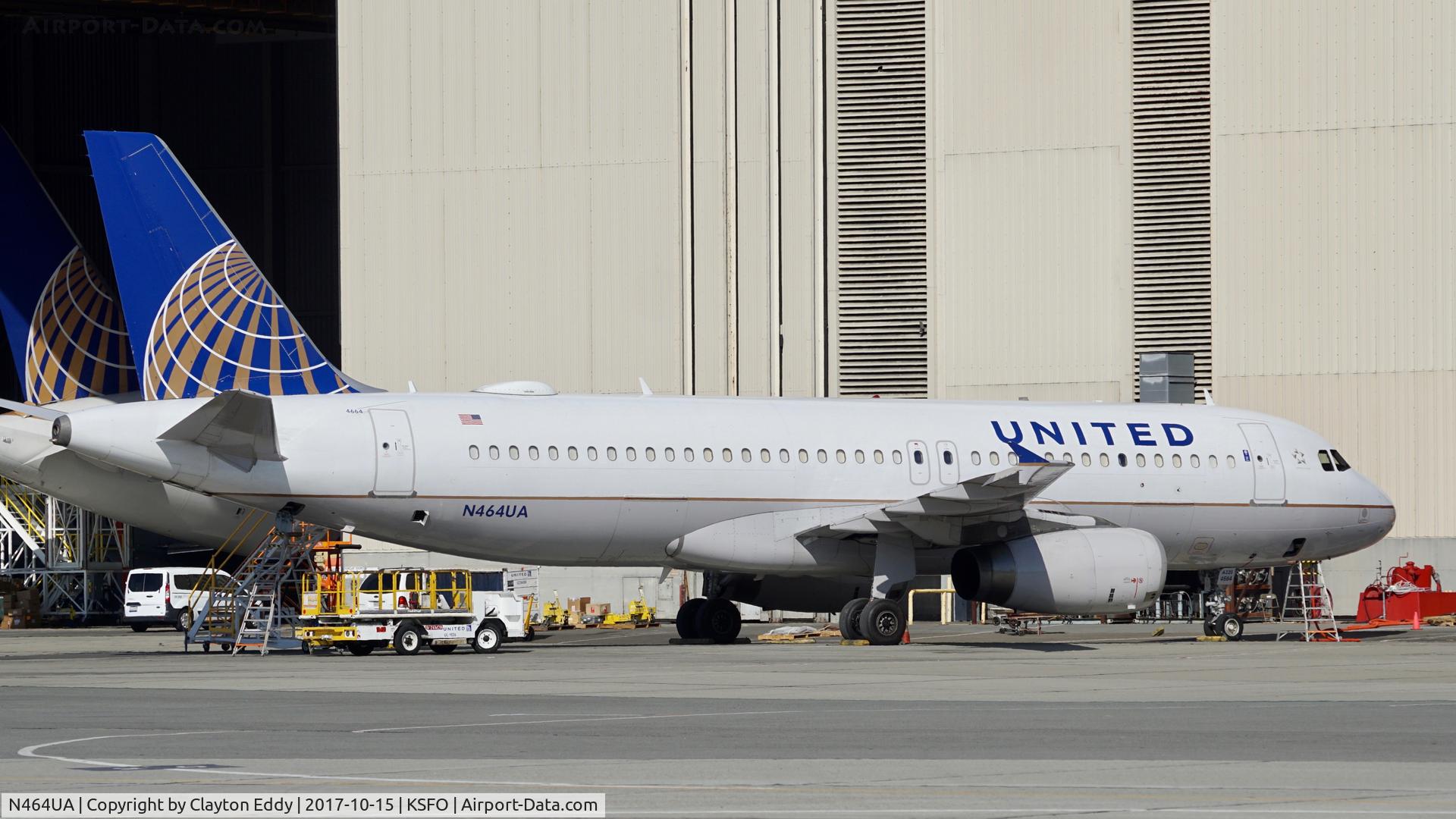 N464UA, 2000 Airbus A320-232 C/N 1290, SFO 2017.
