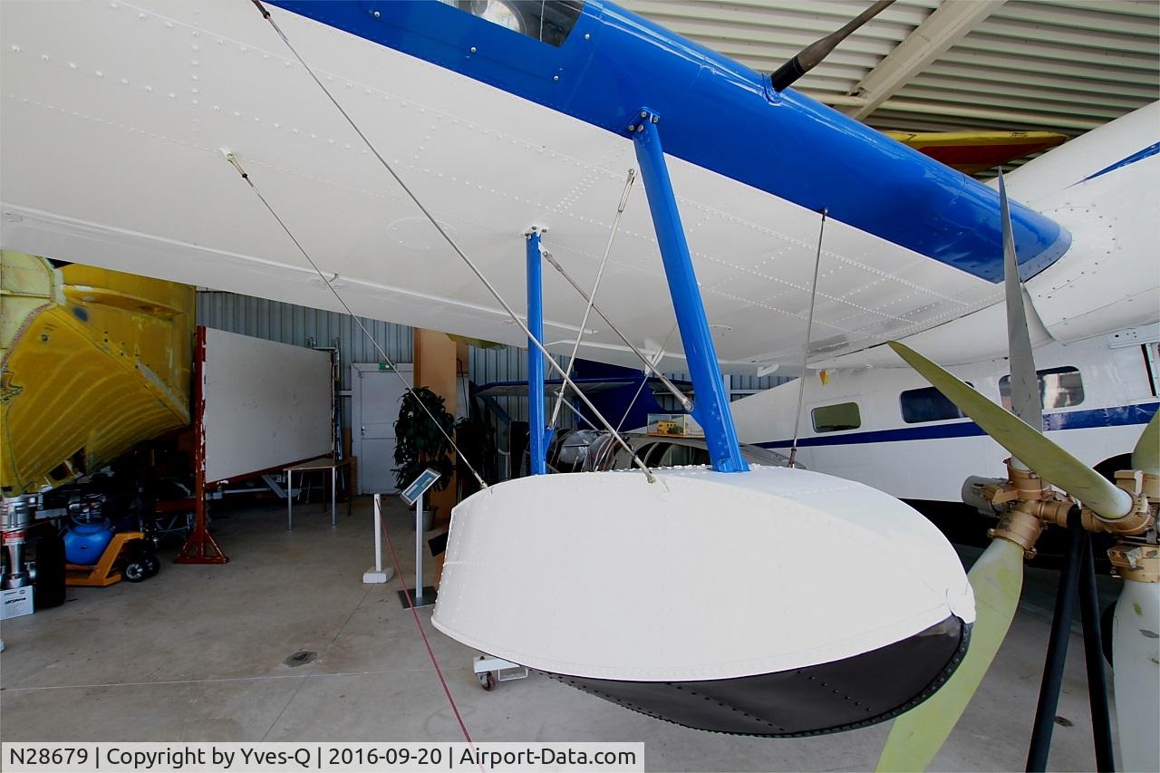 N28679, Grumman G-44A Widgeon Widgeon C/N 1218, Grumman G-44A Widgeon, Float close up detail, Historic Seaplane Museum at Biscarrosse