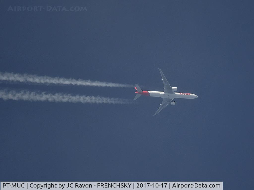 PT-MUC, 2008 Boeing 777-32W/ER C/N 37666, overflying Bordeaux airport, LATAM Brazil JJ8070 /TAM8070 SAO PAULO to FRANKFURT level 360