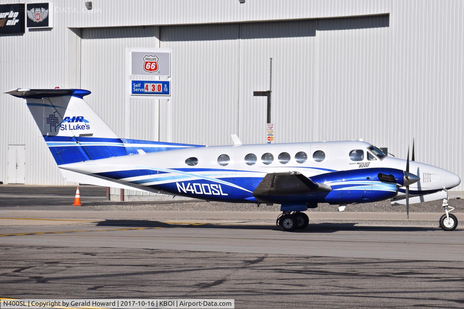 N400SL, 1980 Beech 200 Super King Air C/N BB-697, Taxiing from south GA ramp to RWY 10R.