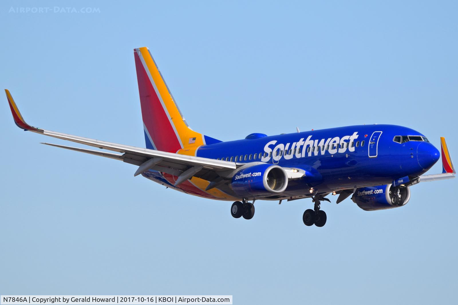 N7846A, 2007 Boeing 737-76N C/N 35218/2342, On final for RWY 10R.