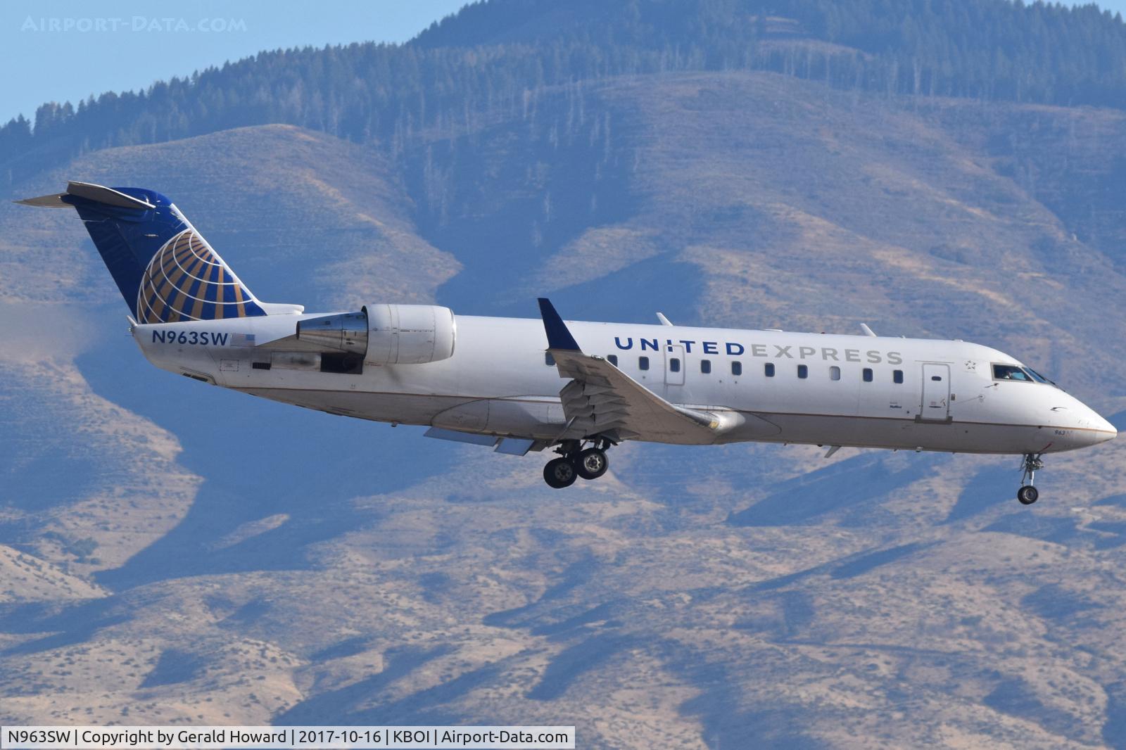 N963SW, 2003 Bombardier CRJ-200LR (CL-600-2B19) C/N 7865, Landing RWY 10L.