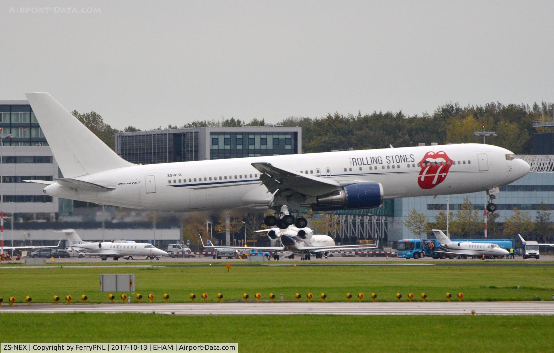 ZS-NEX, 1990 Boeing 767-35D/ER C/N 24865, The Rolling Stones arriving in AMS