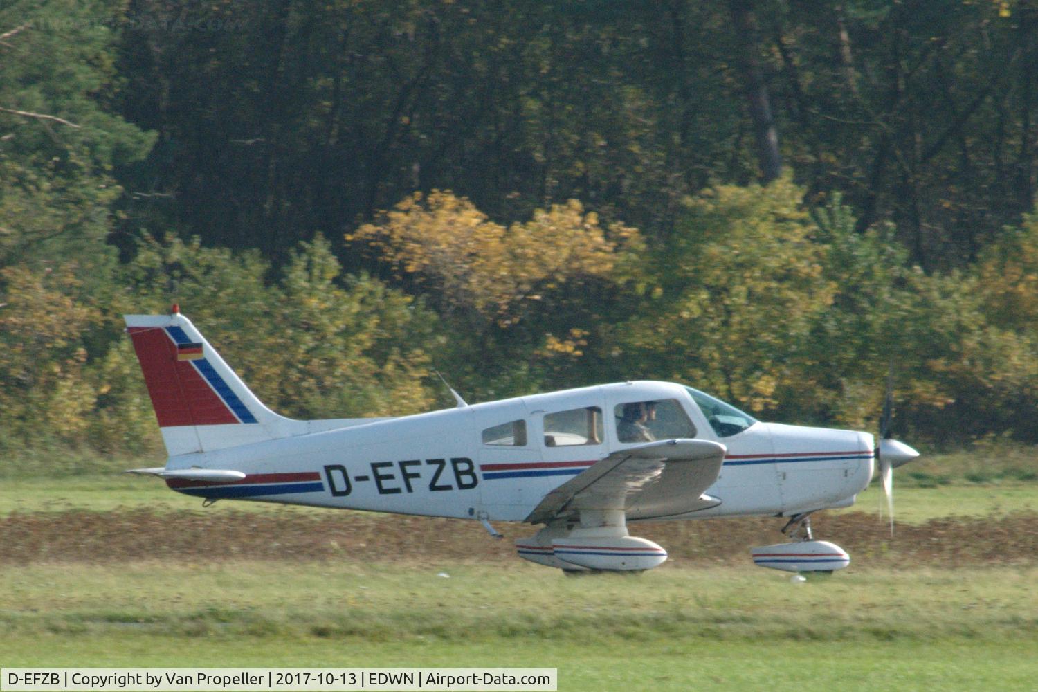 D-EFZB, 2000 Piper PA-28-161 Warior II C/N 28-8016233, Piper PA-28-161 Warrior II taking off from Klausheide (Nordhorn-Lingen) airfield, Germany