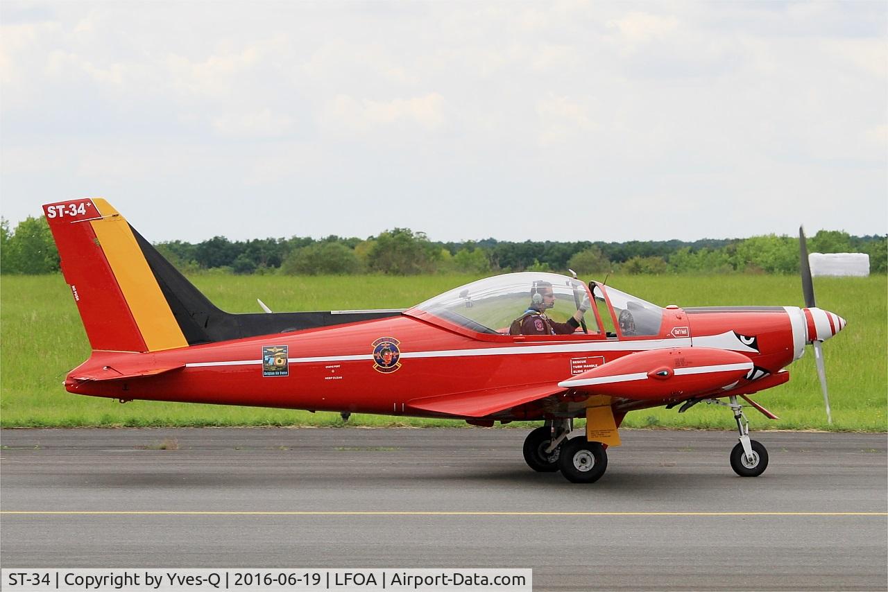 ST-34, SIAI-Marchetti SF-260MB C/N 10-34, Belgian Red Devil Team SIAI-Marchetti SF-260M, Taxiing to flight line, Avord Air Base 702 (LFOA) Open day 2016