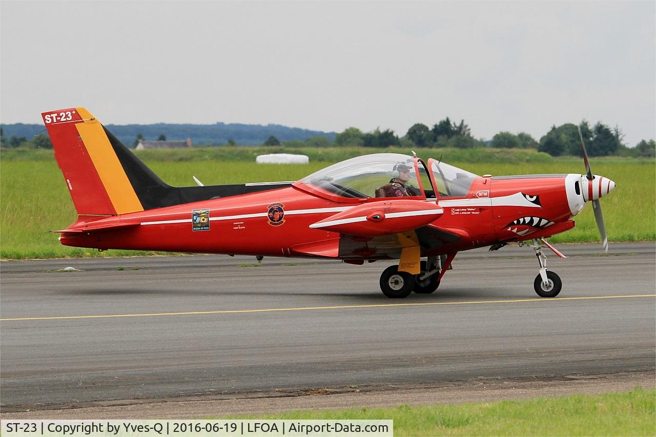 ST-23, SIAI-Marchetti SF-260M C/N 10-23, Belgian Red Devil Team SIAI-Marchetti SF-260M, Taxiing to flight line, Avord Air Base 702 (LFOA) Open day 2016