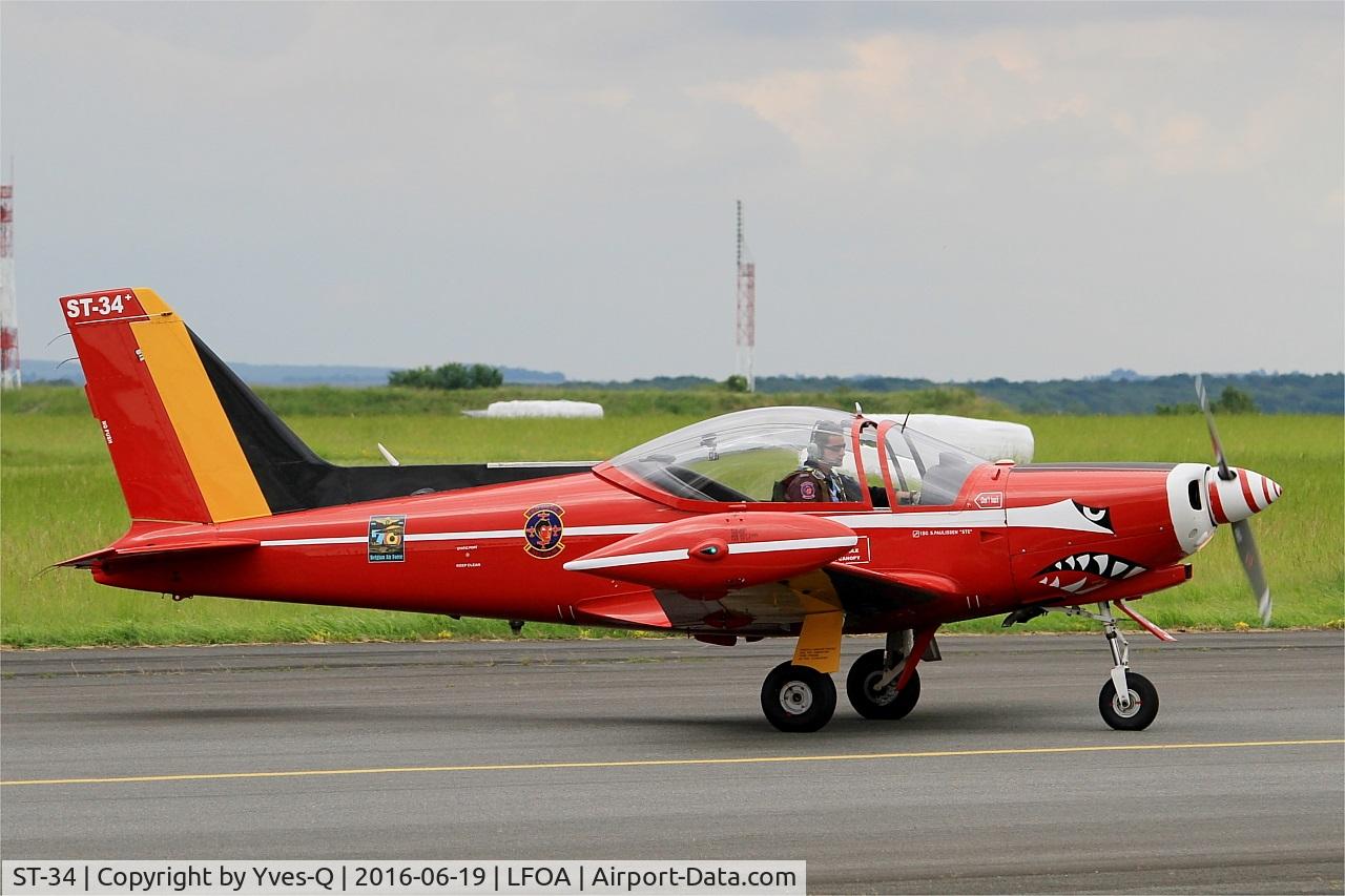 ST-34, SIAI-Marchetti SF-260MB C/N 10-34, Belgian Red Devil Team SIAI-Marchetti SF-260M, Taxiing to flight line, Avord Air Base 702 (LFOA) Open day 2016