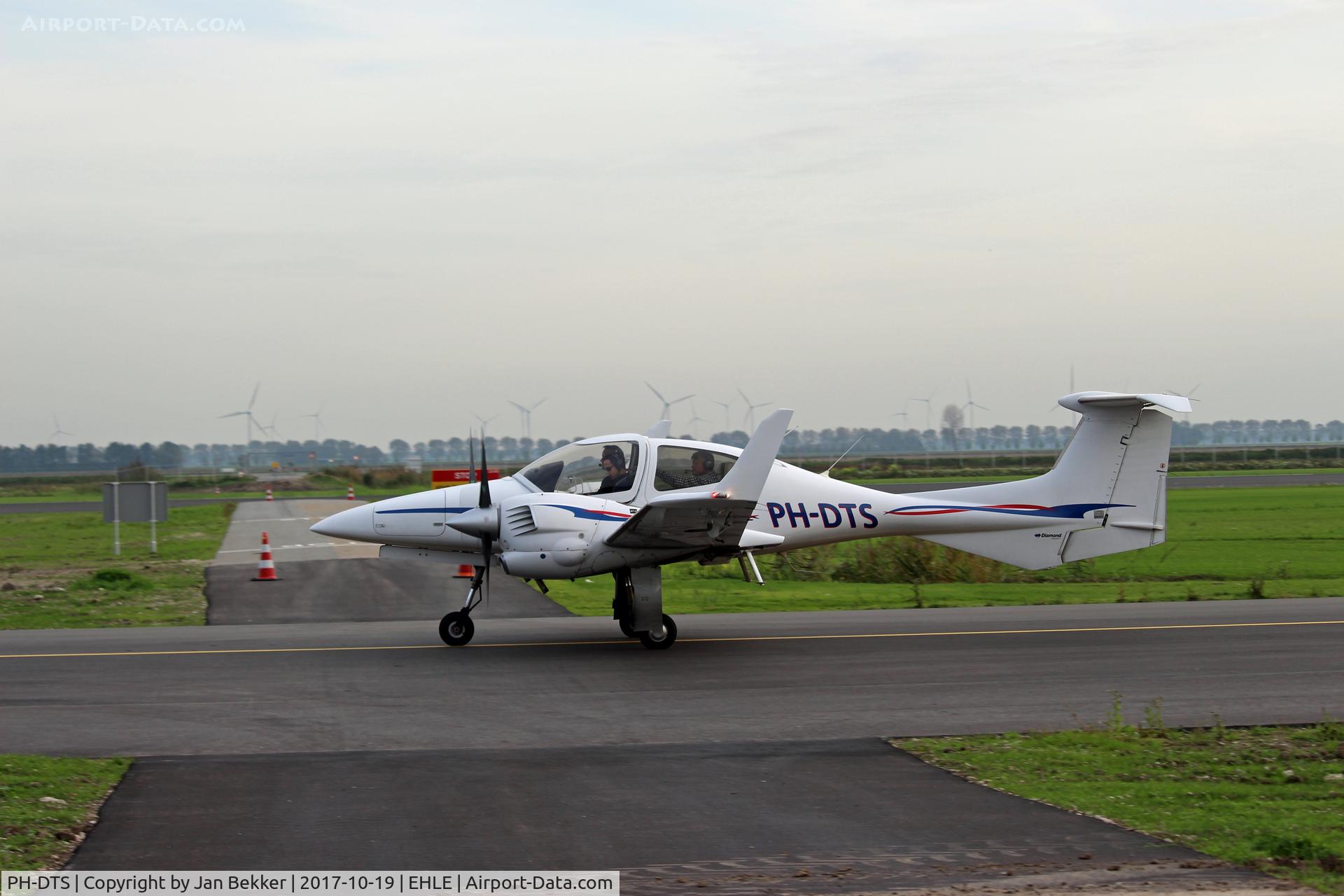 PH-DTS, 2007 Diamond DA-42 Twin Star C/N 42.204, Lelystad Airport