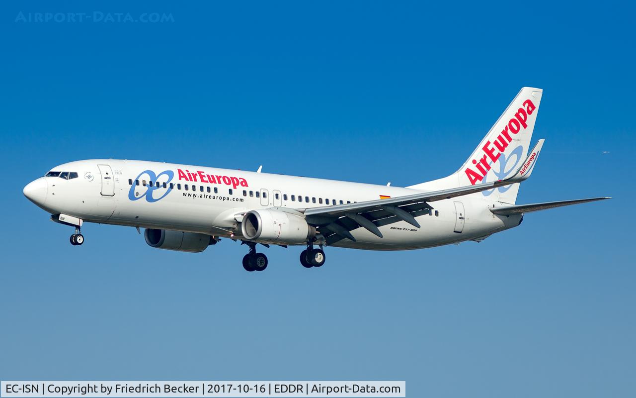 EC-ISN, 2002 Boeing 737-86Q C/N 30291, on final, inbound from Palma