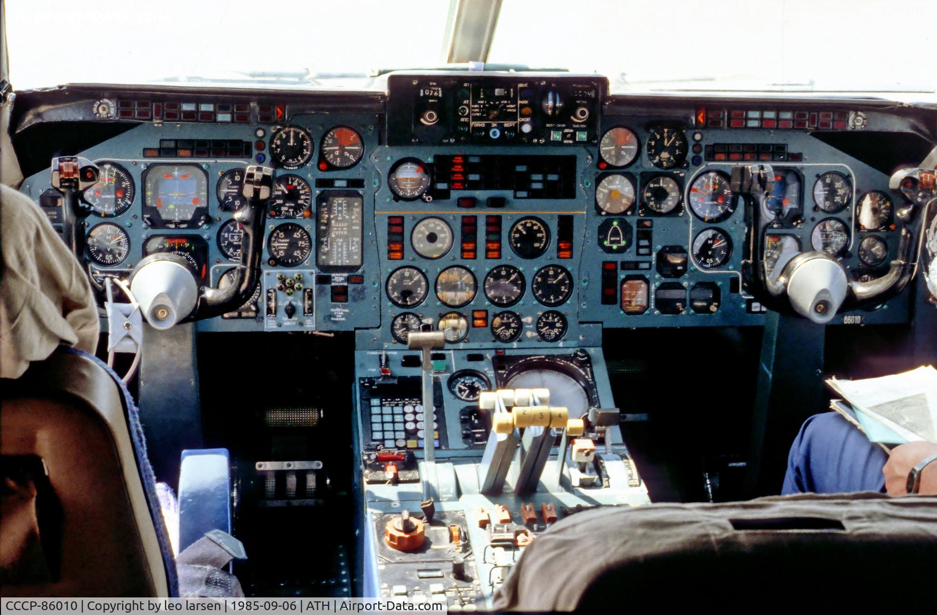 CCCP-86010, 1981 Ilyushin Il-86 C/N 51483201008, Athens 6.9.1985 Cockpit pilots flight instrument