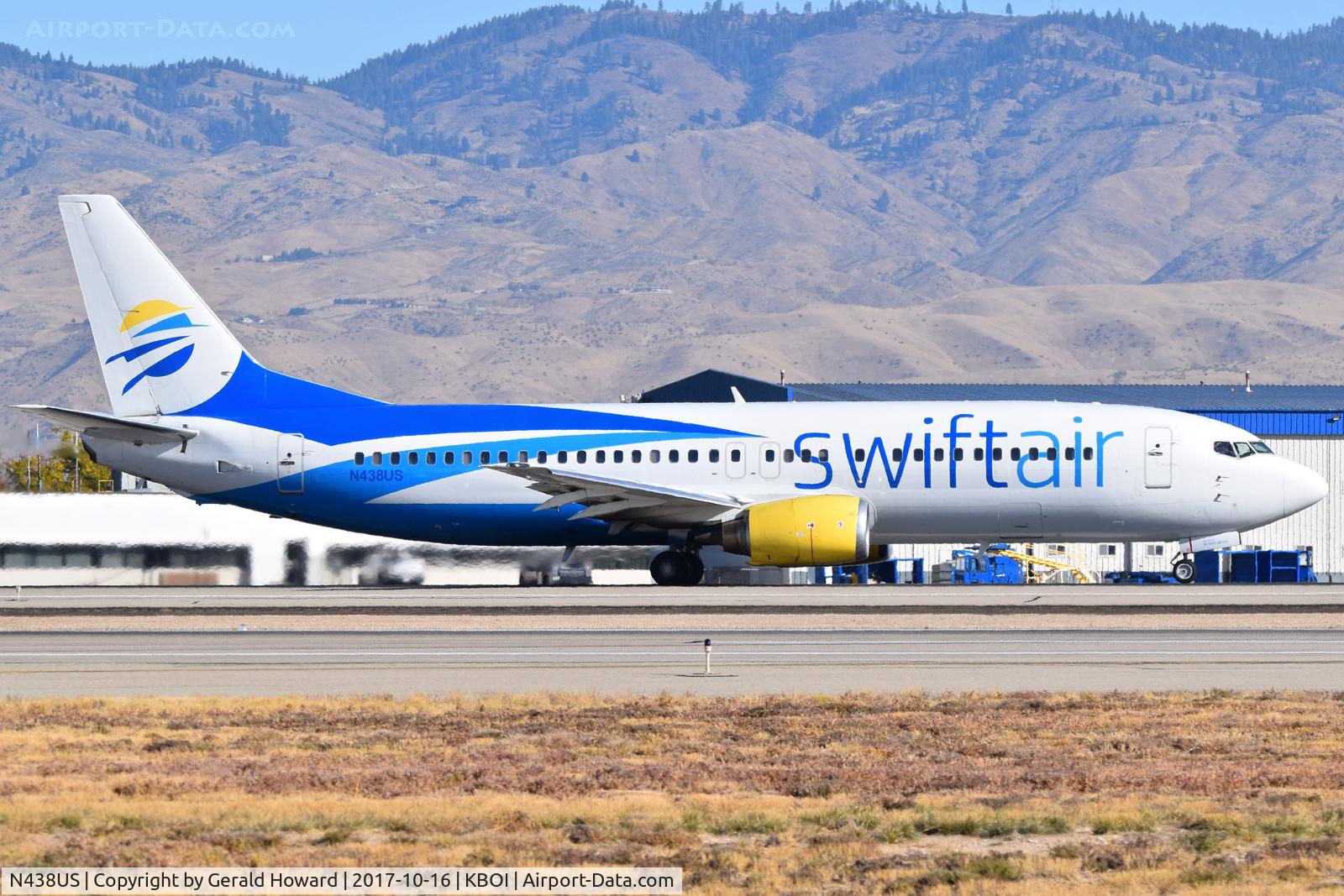 N438US, 1990 Boeing 737-4B7 C/N 24560, Take off roll on RWY 10L.