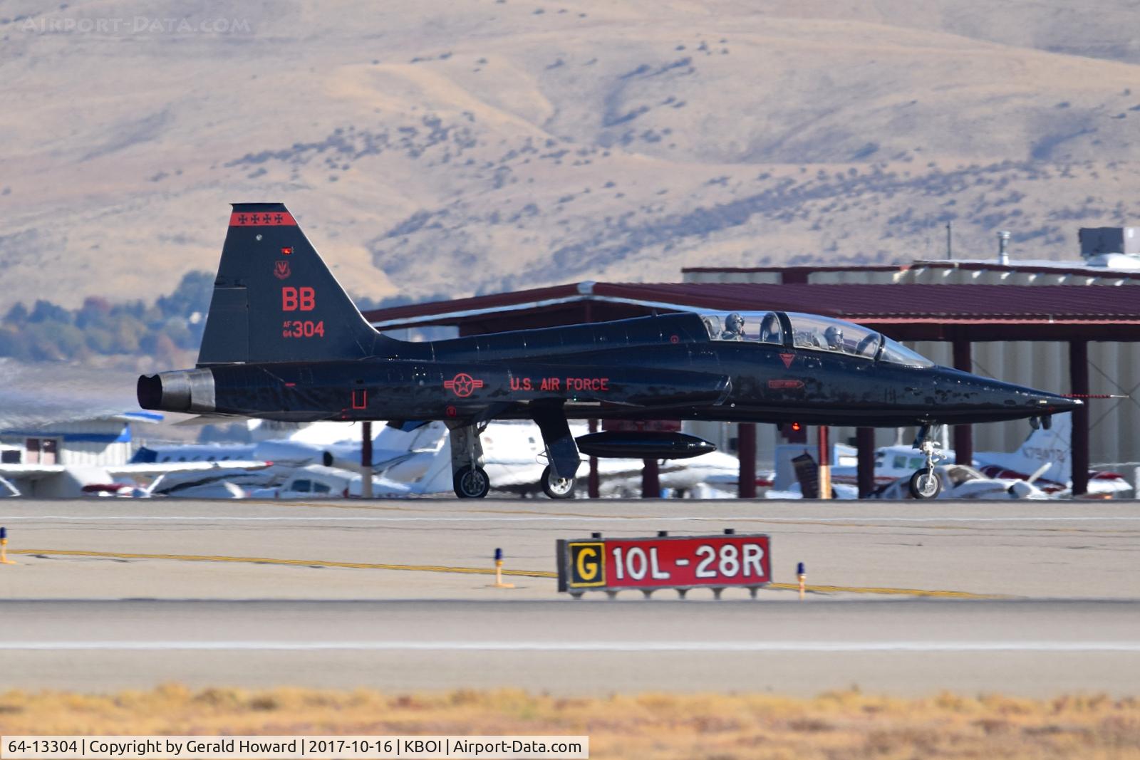 64-13304, 1964 Northrop T-38A Talon C/N N.5733, Take off roll on RWY 10L.  9th Recon Wing, Beale AFB, CA.