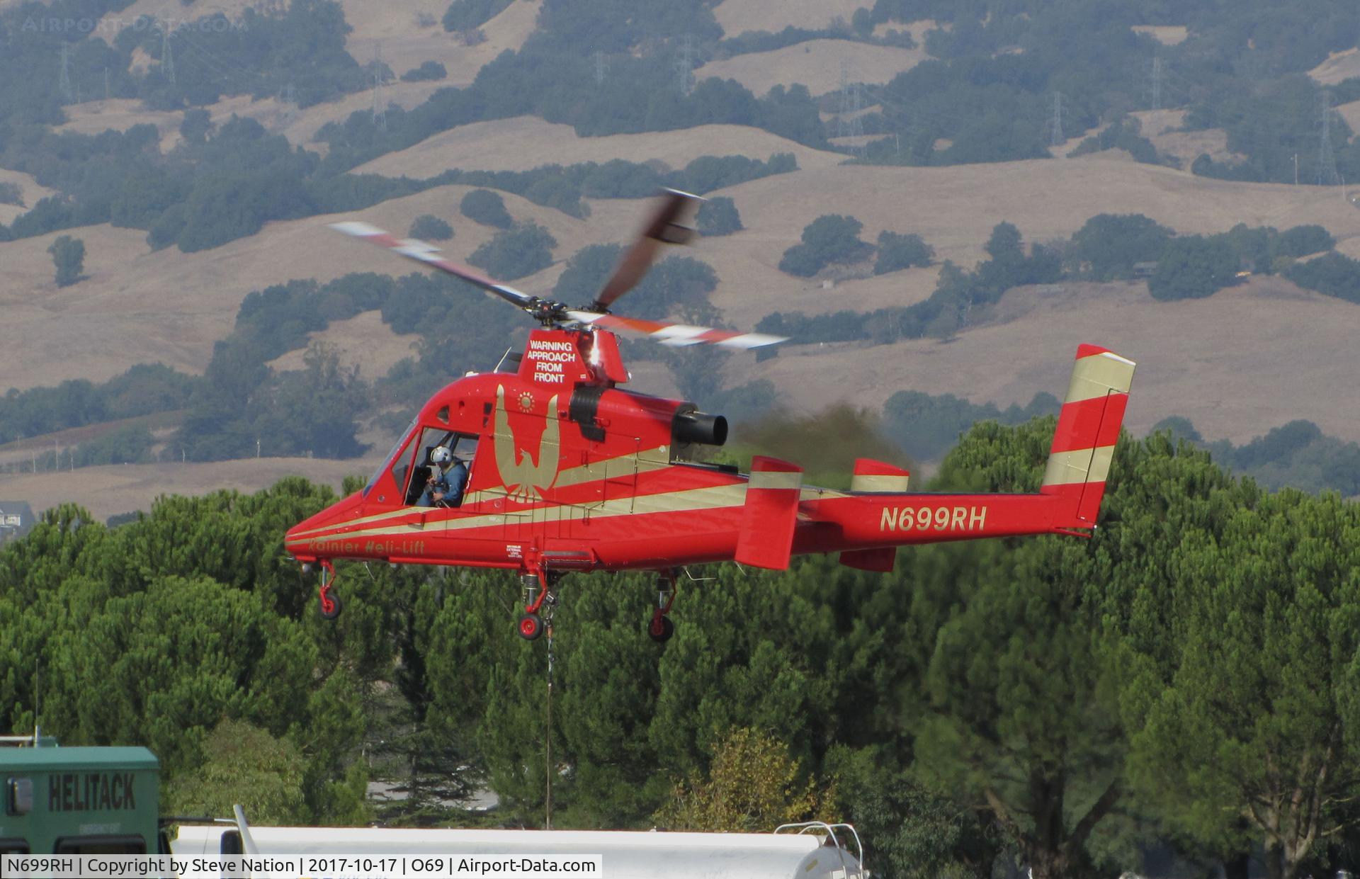 N699RH, 1994 Kaman K-1200 K-Max C/N A94-0019, Rainier Heli-Lift (Kirkland, WA) 1994 Kaman K-1200 K-MAX returning to Petaluma Municipal Airport, CA temporary home base from making water drops on the devastating October 2017 Northern California wildfires