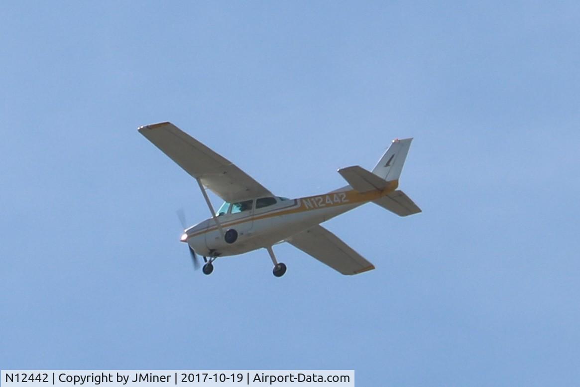 N12442, 1973 Cessna 172M C/N 17261985, Flying over Elgin, IL.