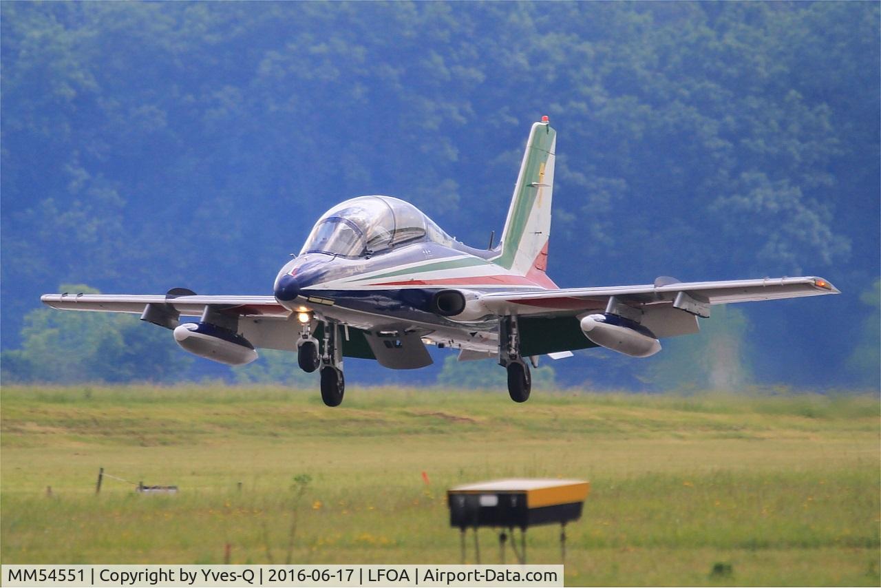 MM54551, Aermacchi MB-339PAN C/N 6772/167/AD018, Italian Air Force Aermacchi MB-339PAN, N°2 of Frecce Tricolori Aerobatic Team 2016, Landing rwy 24, Avord Air Base 702 (LFOA) Open day 2016