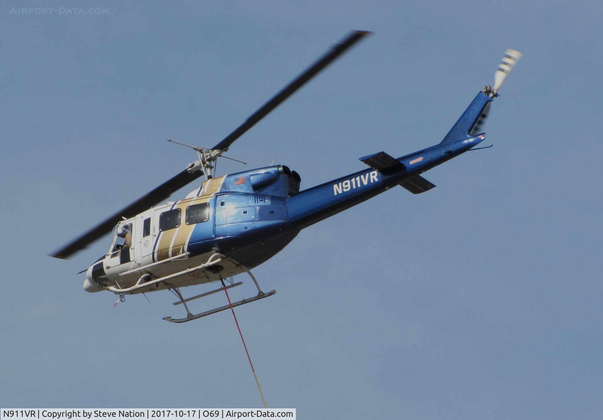 N911VR, 1980 Bell 212 C/N 30998, Rogers Helicopters (Fresno, CA) 1980 Bell 212 pilot checks Bambi Bucket at Petaluma Municipal Airport, CA temporary home base before leaving to make water drops on the devastating October 2017 Northern California wildfires