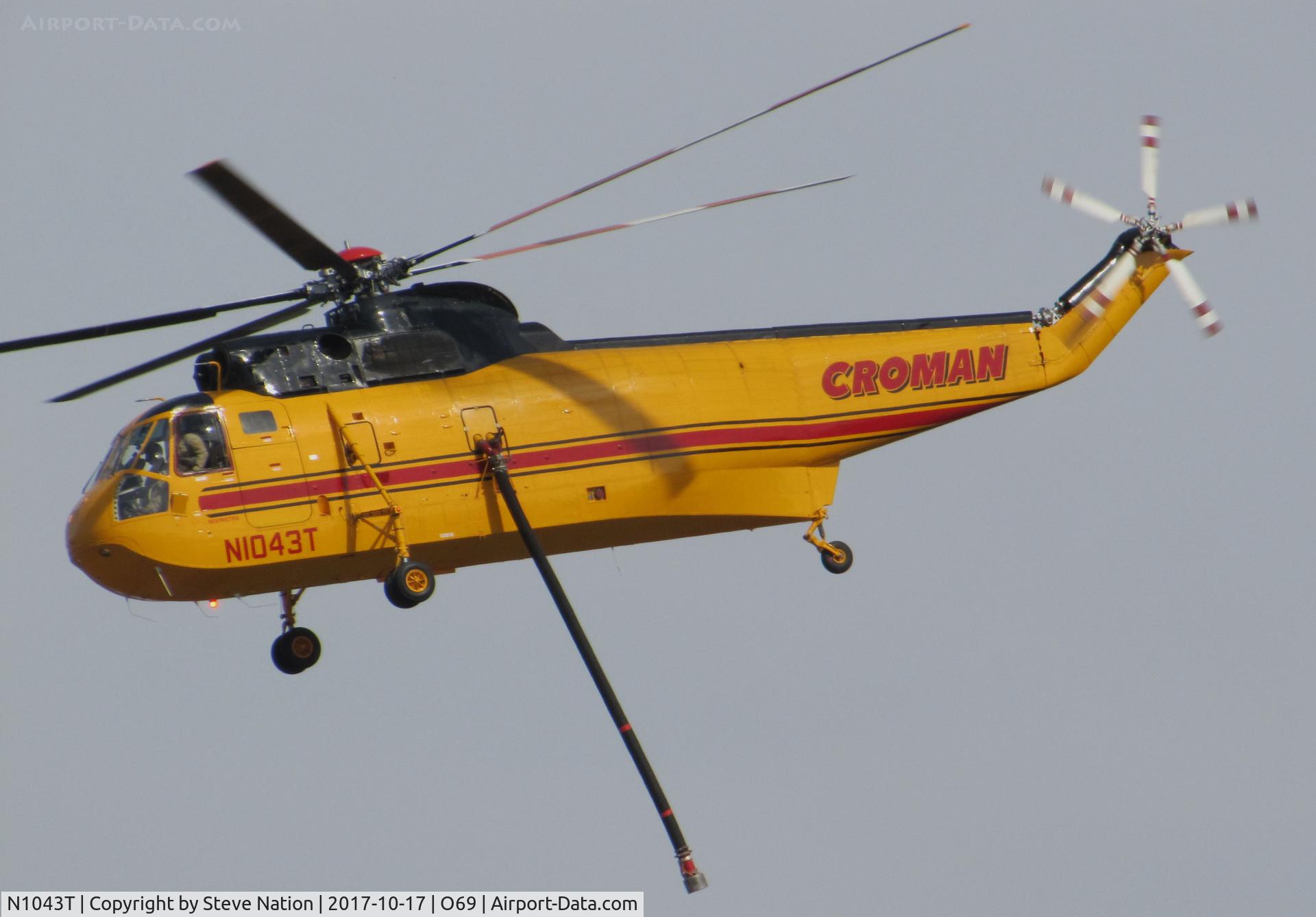 N1043T, 1982 Sikorsky S-61A (CH-3A) C/N 61-083, Croman Corp (White City, OR) 1982 Sikorsky S-61A leaving Petaluma Municipal Airport, CA temporary home base to make water drops on the devastating October 2017 Northern California wild fires