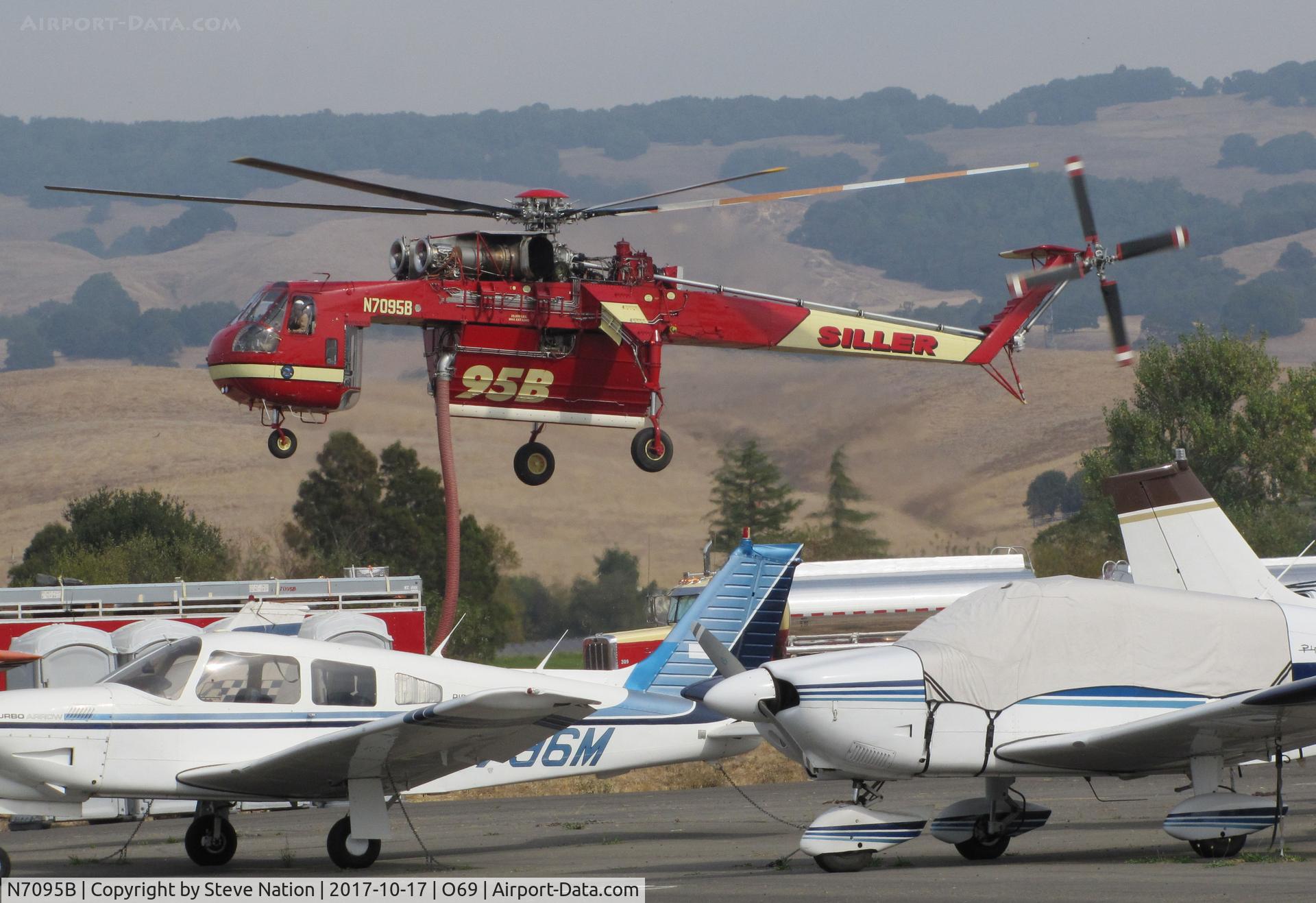 N7095B, 1967 Sikorsky CH-54A Tarhe C/N 64.032, Siller Helicopters (Yuba City, CA) 1964 Sikorsky CH-54A climbing out of ground effect at Petaluma Municipal Airport, CA temporary home base before making water drops on the devastating October 2017 Northern California wildfires