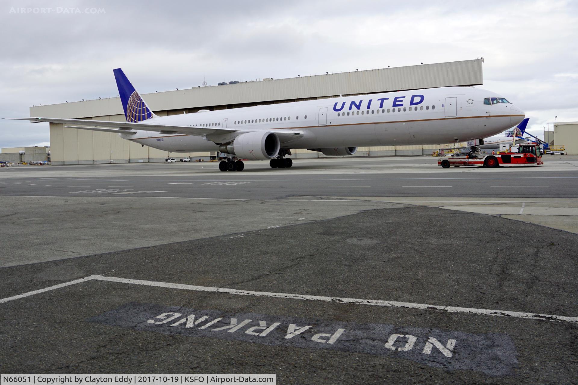 N66051, 2000 Boeing 767-424/ER C/N 29446, SFO 2017.