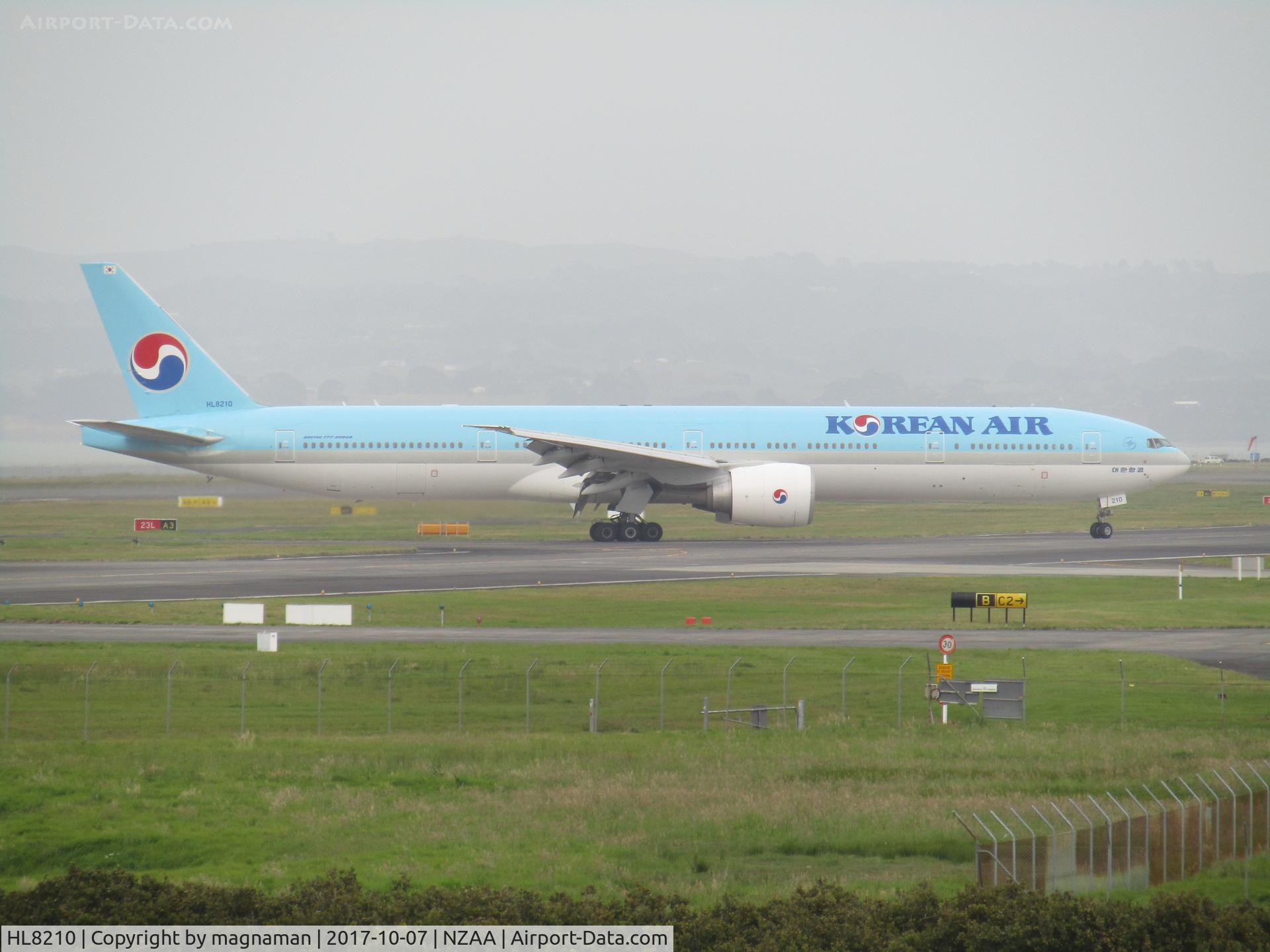HL8210, 2010 Boeing 777-3B5/ER C/N 40377, long range shot