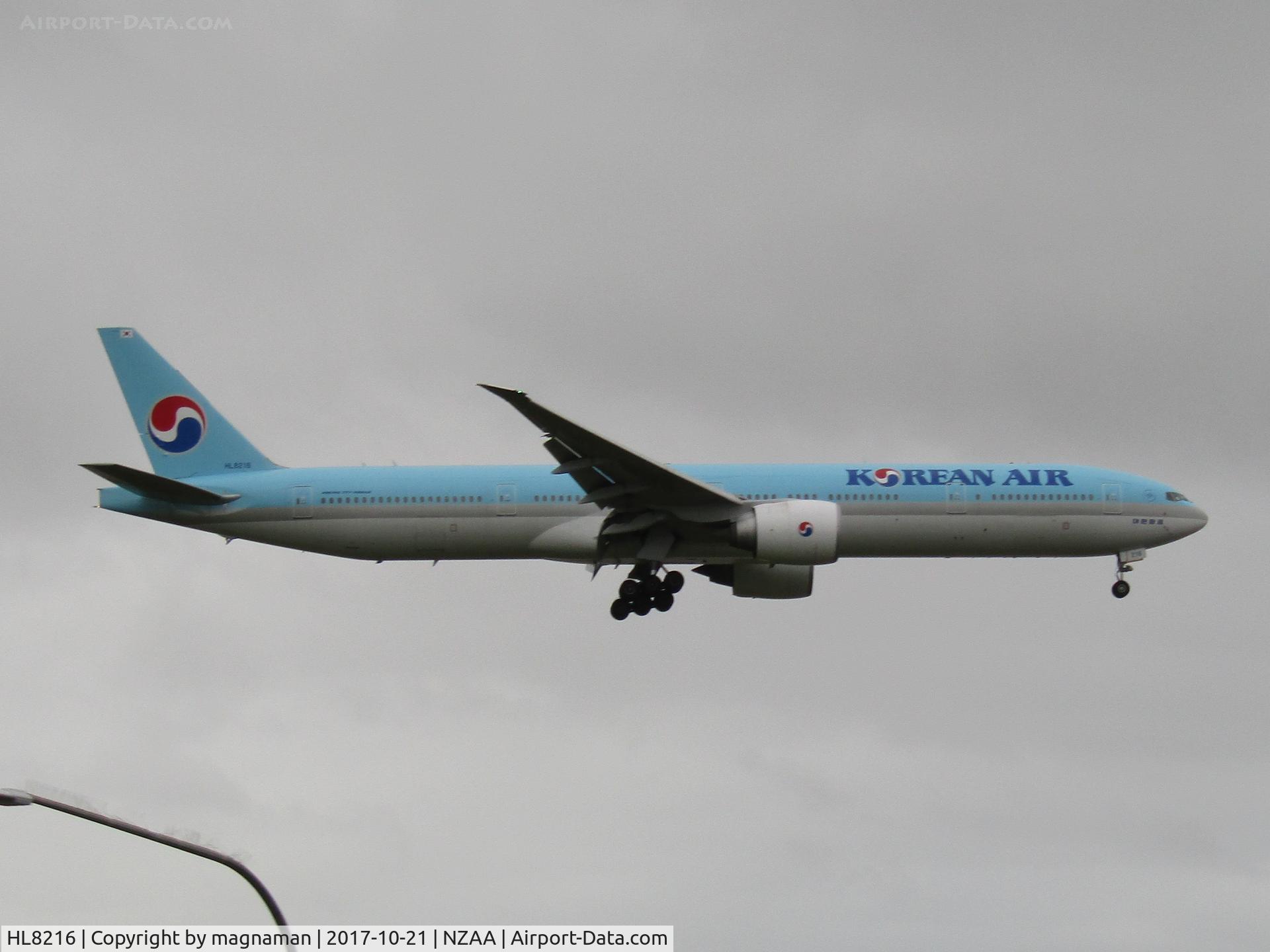 HL8216, 2011 Boeing 777-3B5/ER C/N 37647, gloomy morning at AKL