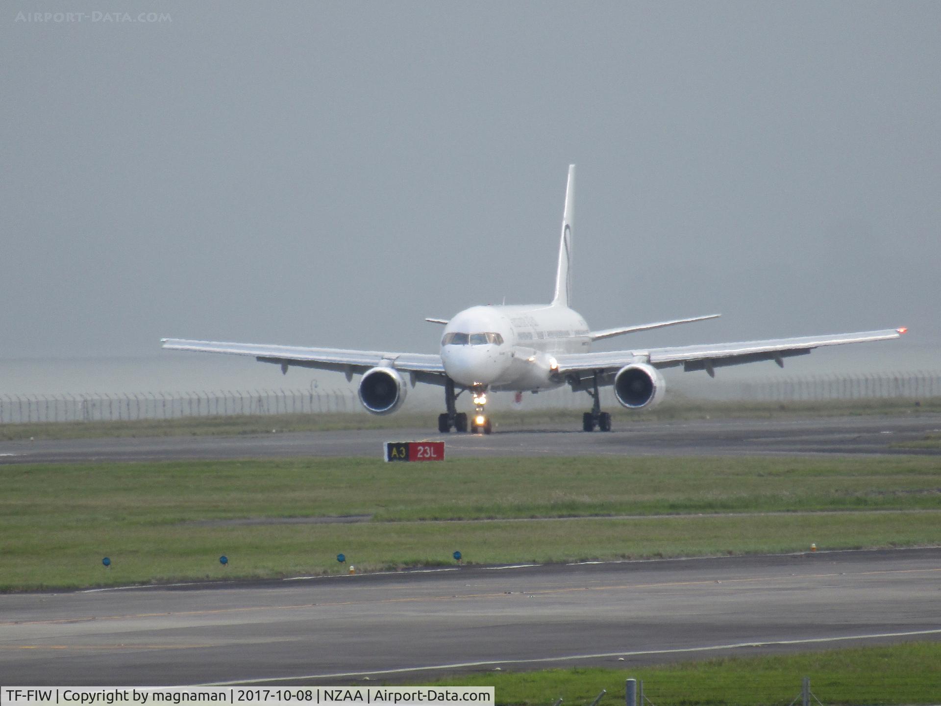 TF-FIW, 1990 Boeing 757-27B/ER C/N 24838, landing at AKL