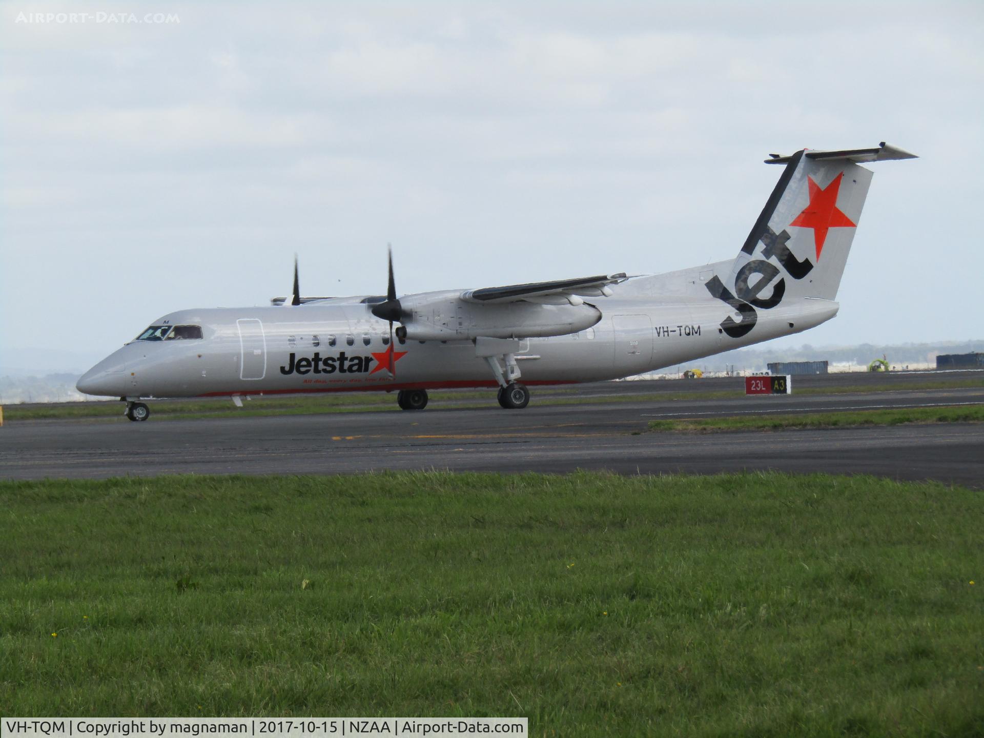 VH-TQM, 2004 De Havilland Canada DHC-8-315Q Dash 8 C/N 604, taxying out