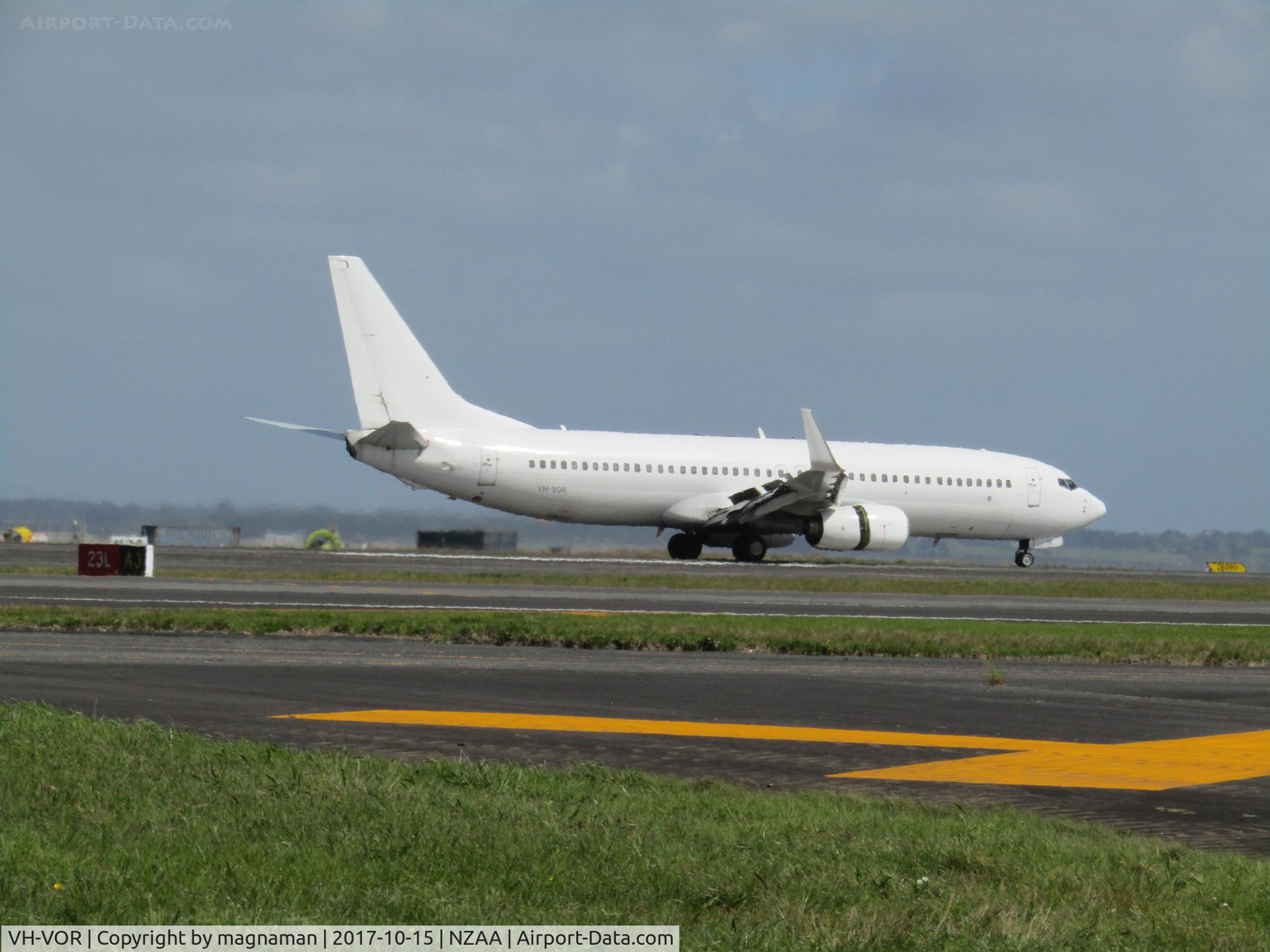VH-VOR, 2004 Boeing 737-8FE C/N 33799, rolling out