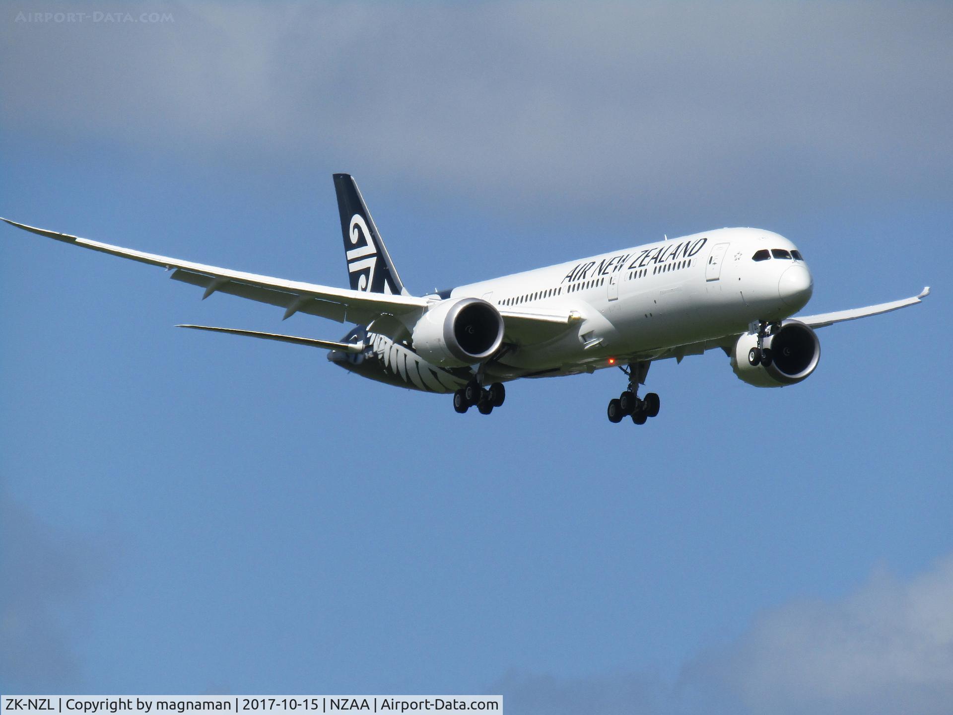ZK-NZL, 2017 Boeing 787-9 Dreamliner Dreamliner C/N 43218, coming in for first ever commercial flight landing at NZAA