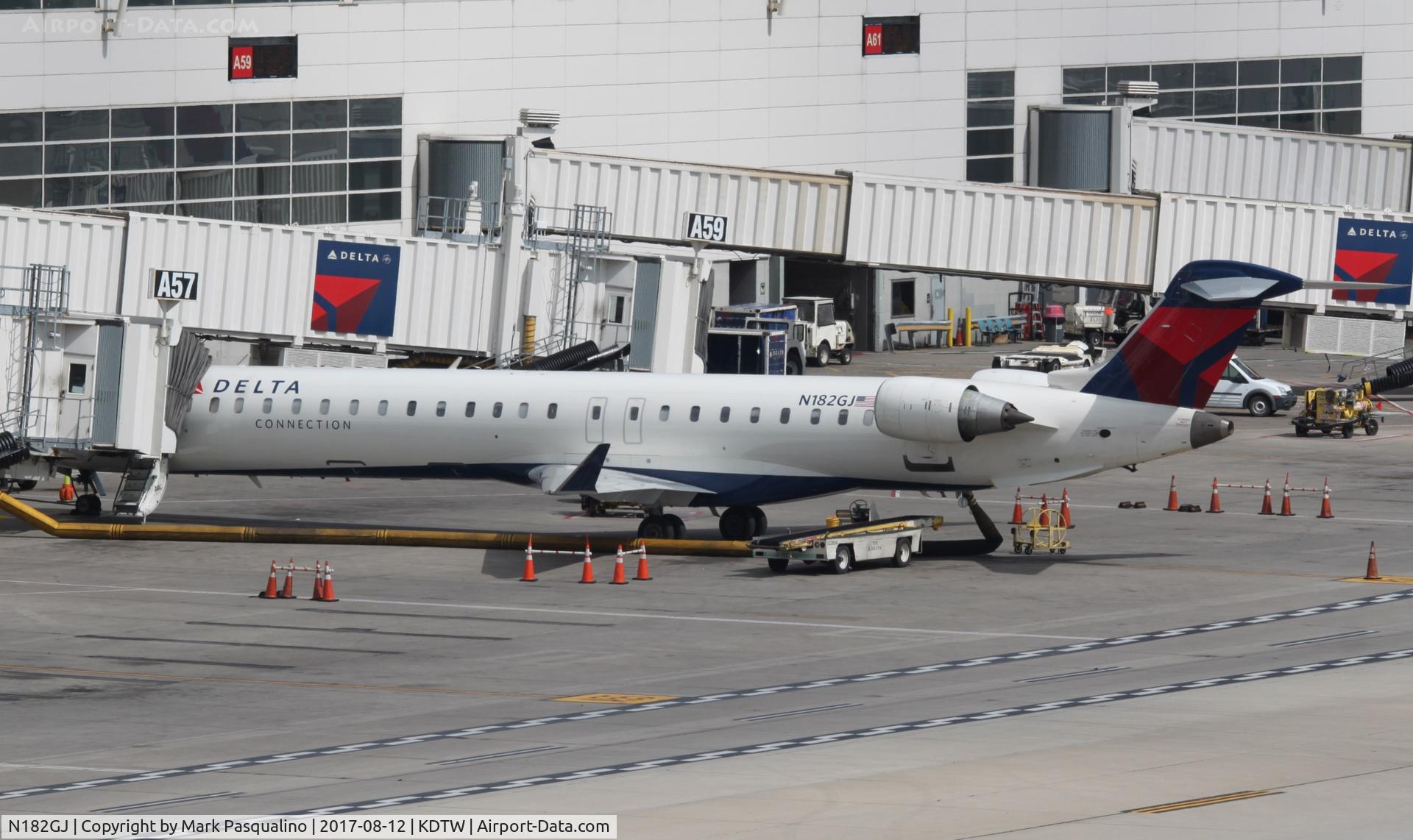 N182GJ, 2008 Bombardier CRJ-900ER (CL-600-2D24) C/N 15175, CL-600-2D24